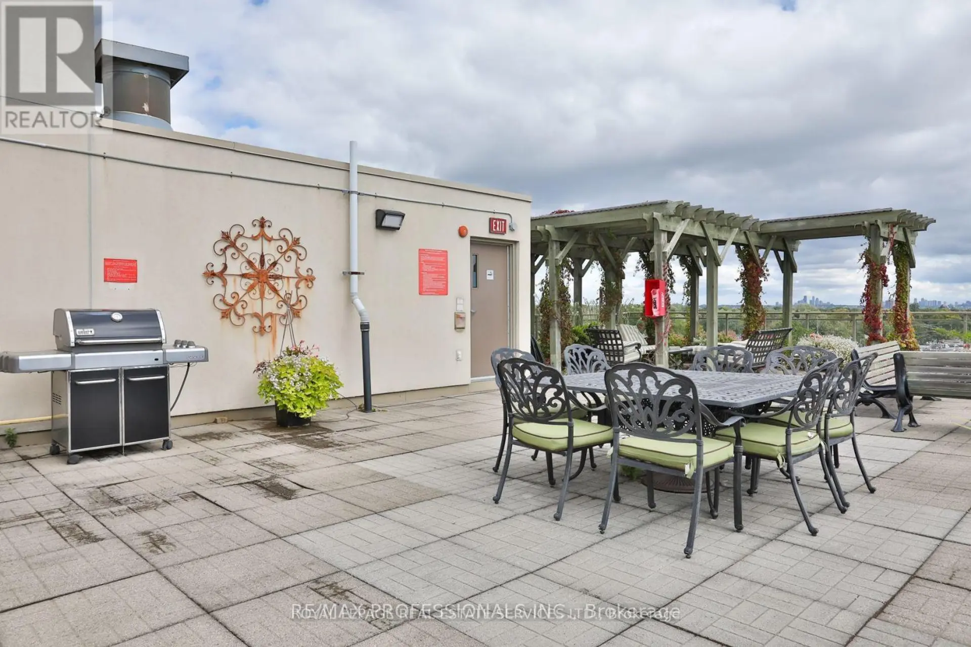 #305 935 ROYAL YORK ROAD - Image 15