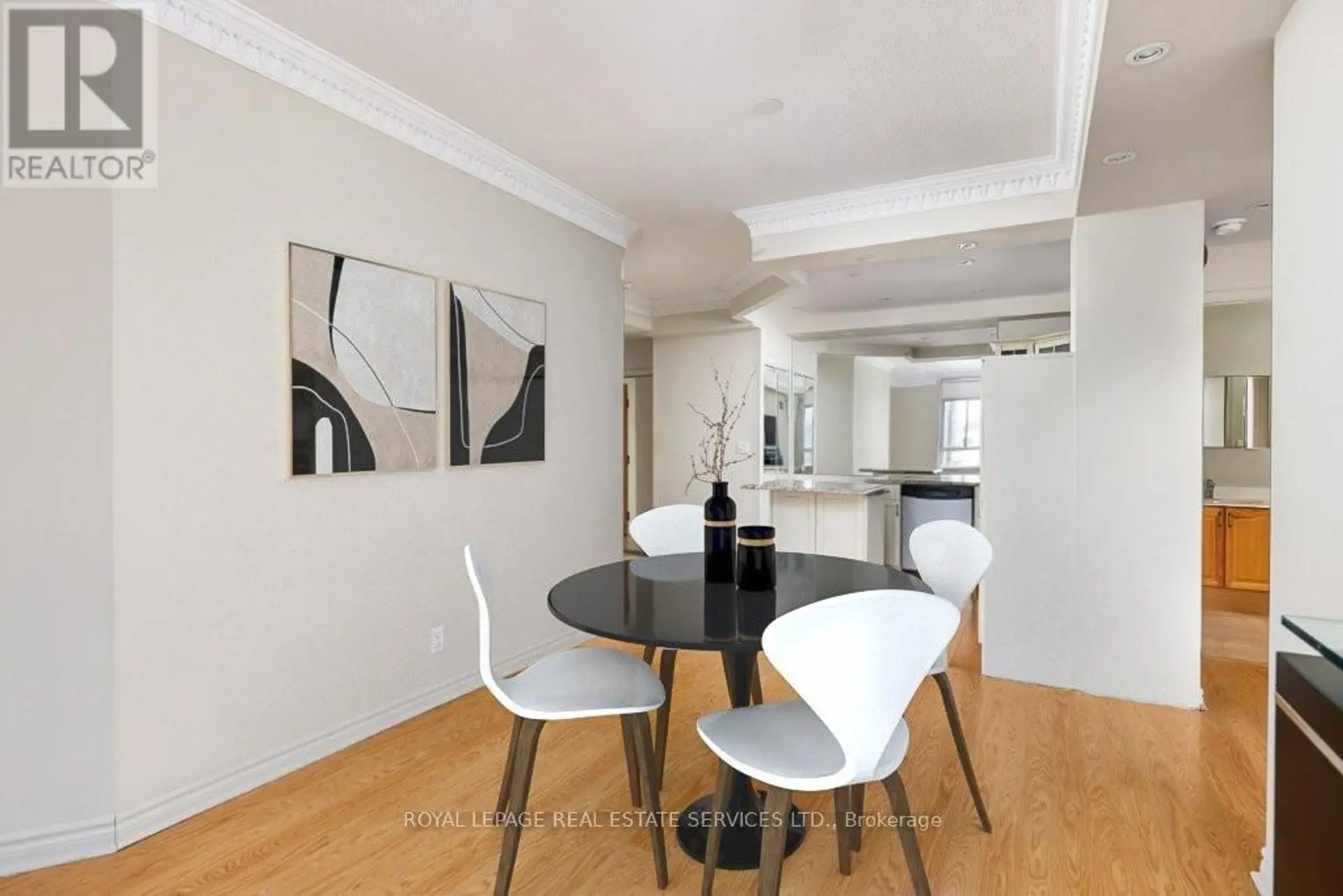 #305 935 ROYAL YORK ROAD - Image 8