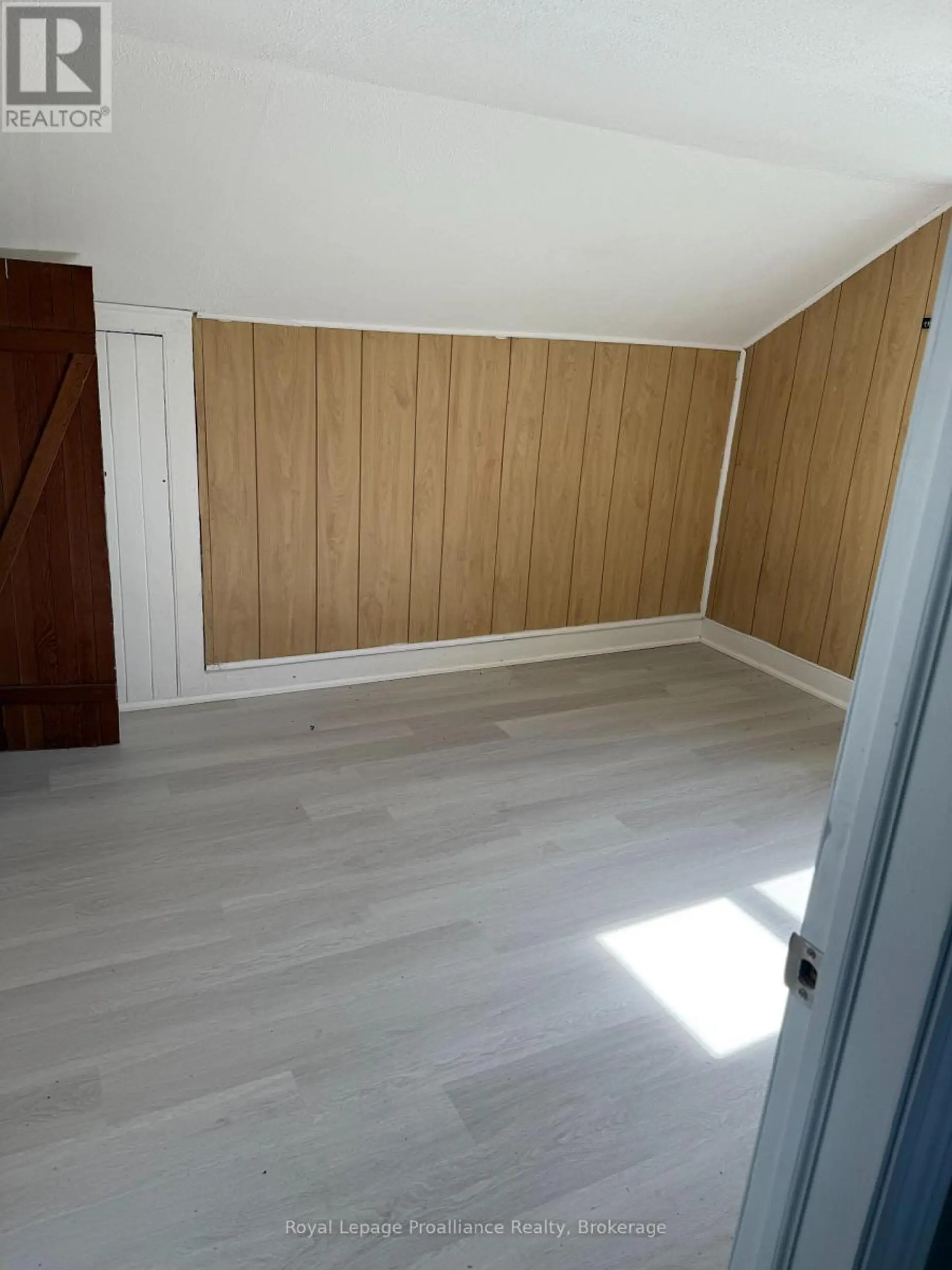 303 BRIMLEY ROAD S - Image 8