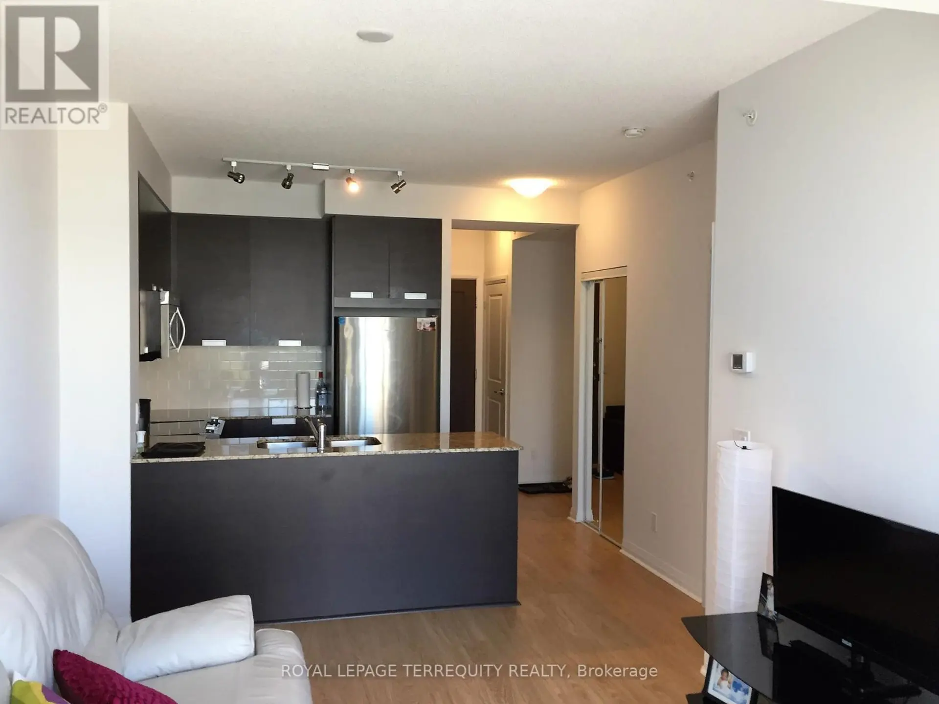 #703 75 EGLINTON AVENUE W - Image 4