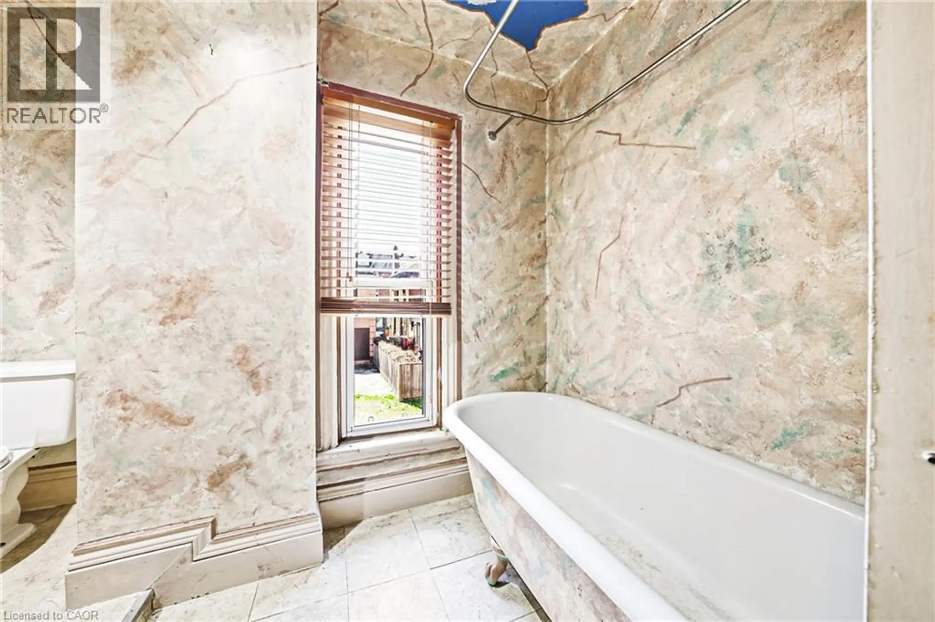 116 CATHARINE Street S - Image 10