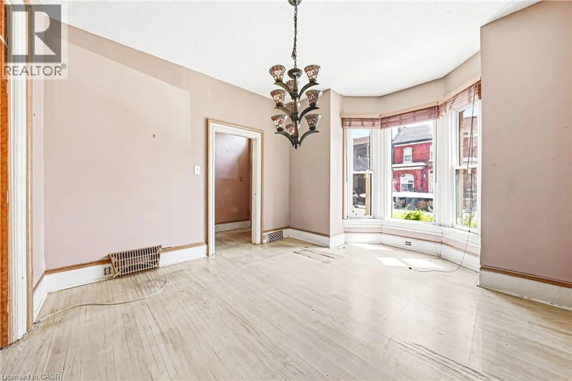 116 CATHARINE Street S - Image 4