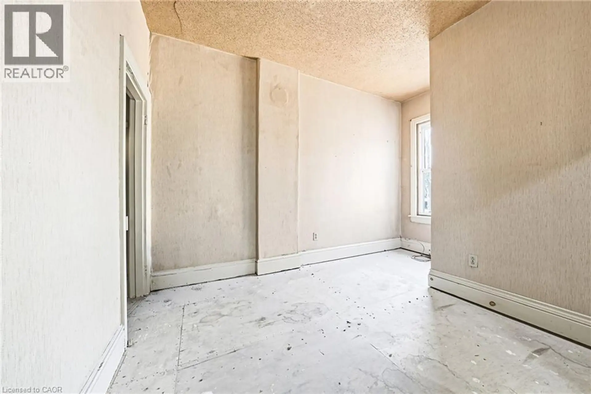 116 CATHARINE Street S - Image 8