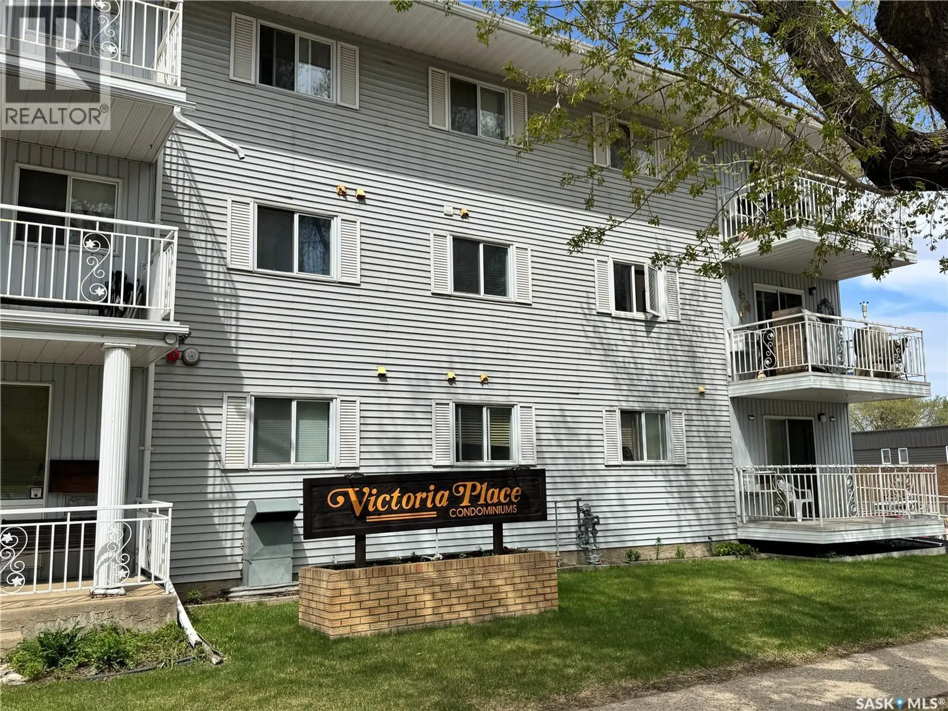 #205 66 19th STREET W - Image 1