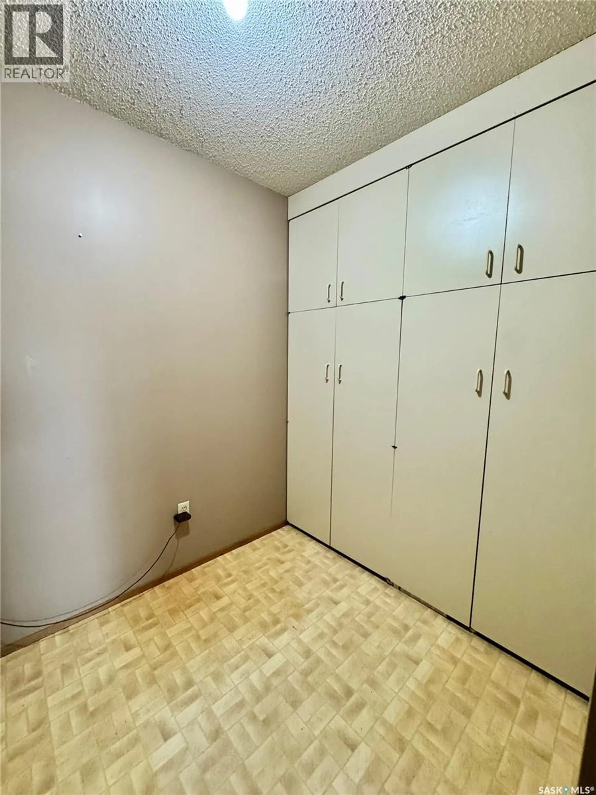 #205 66 19th STREET W - Image 11