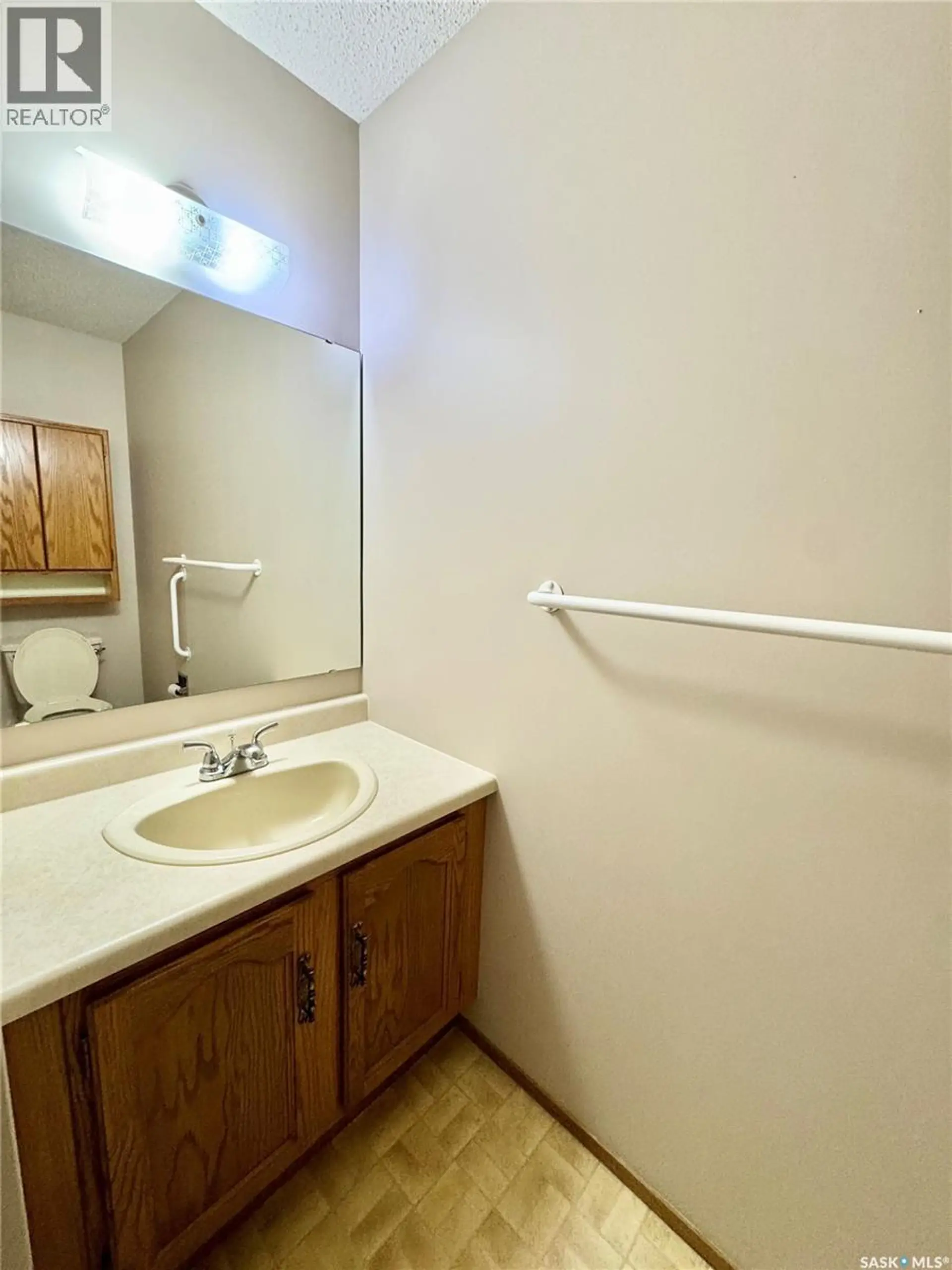 #205 66 19th STREET W - Image 13