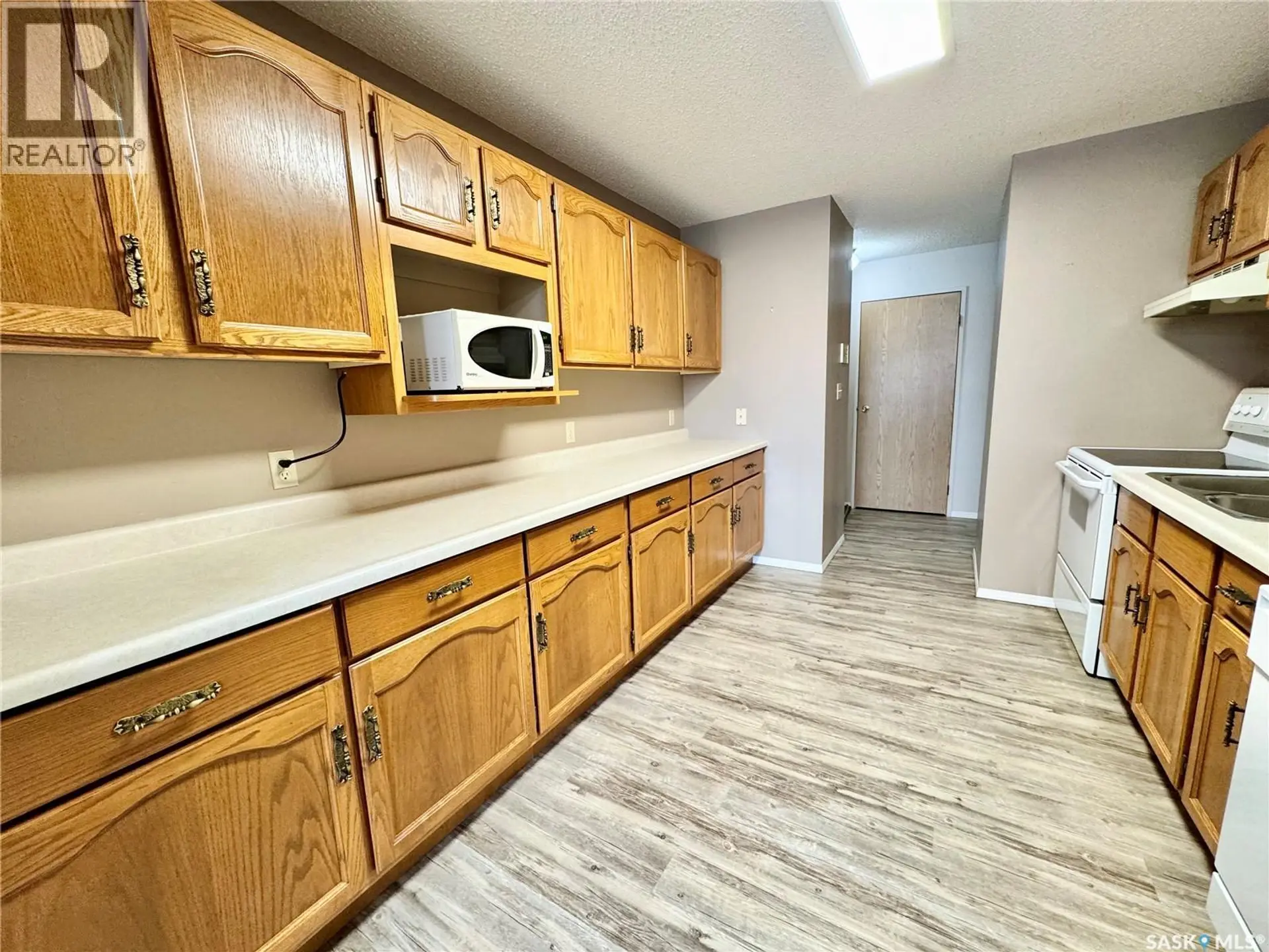 #205 66 19th STREET W - Image 3
