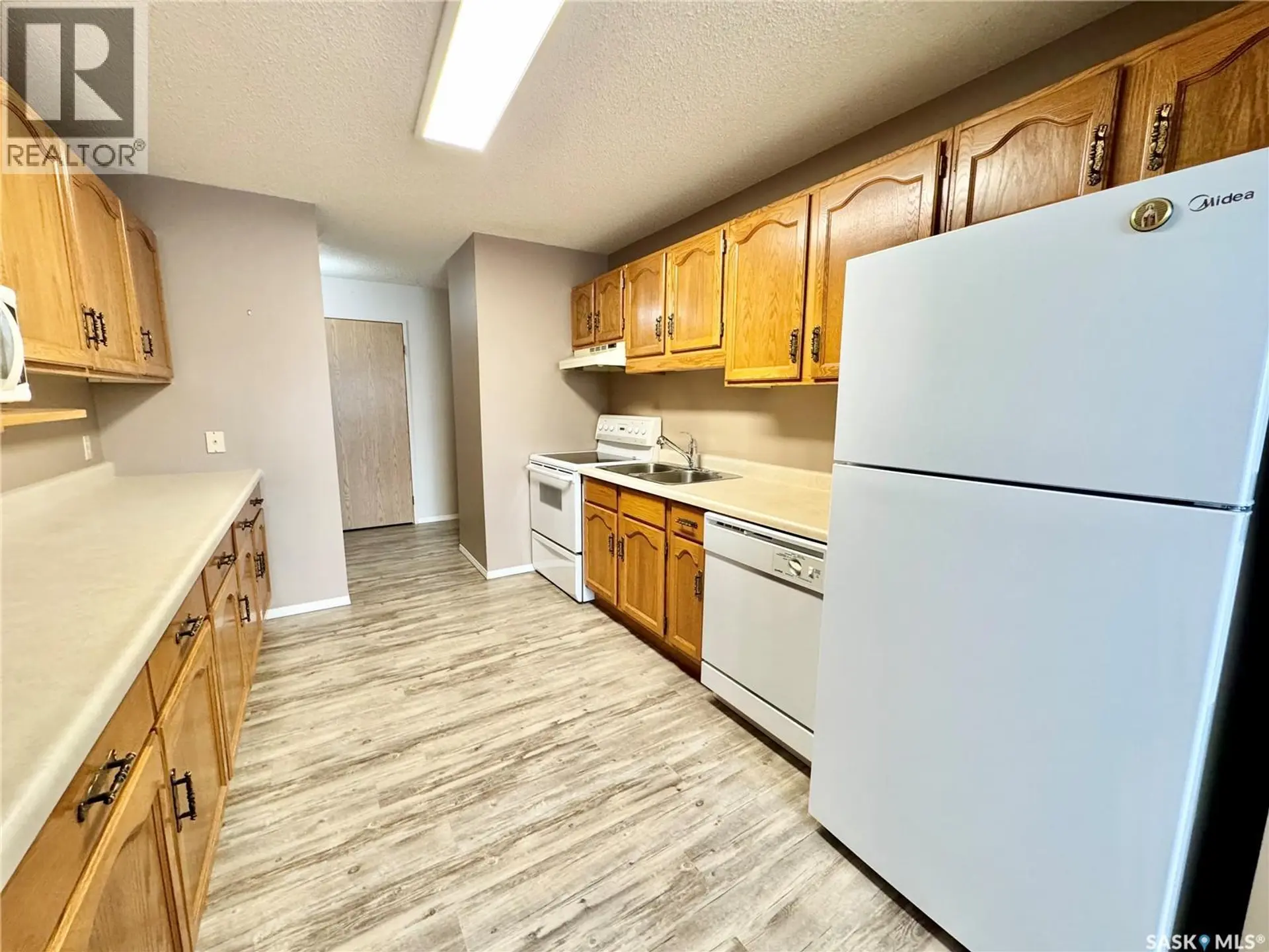 #205 66 19th STREET W - Image 4
