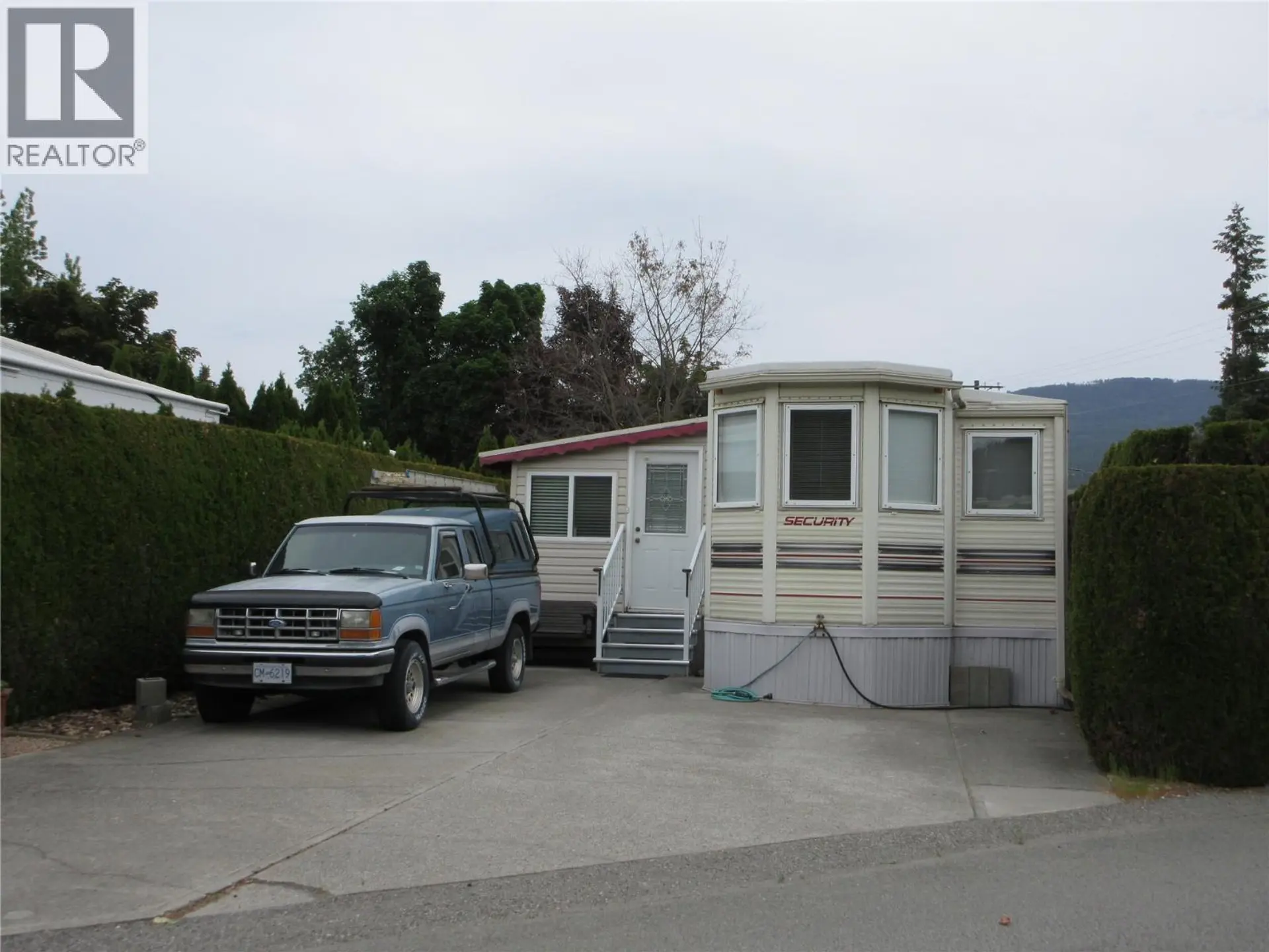 #823 415 Commonwealth Road - Image 2