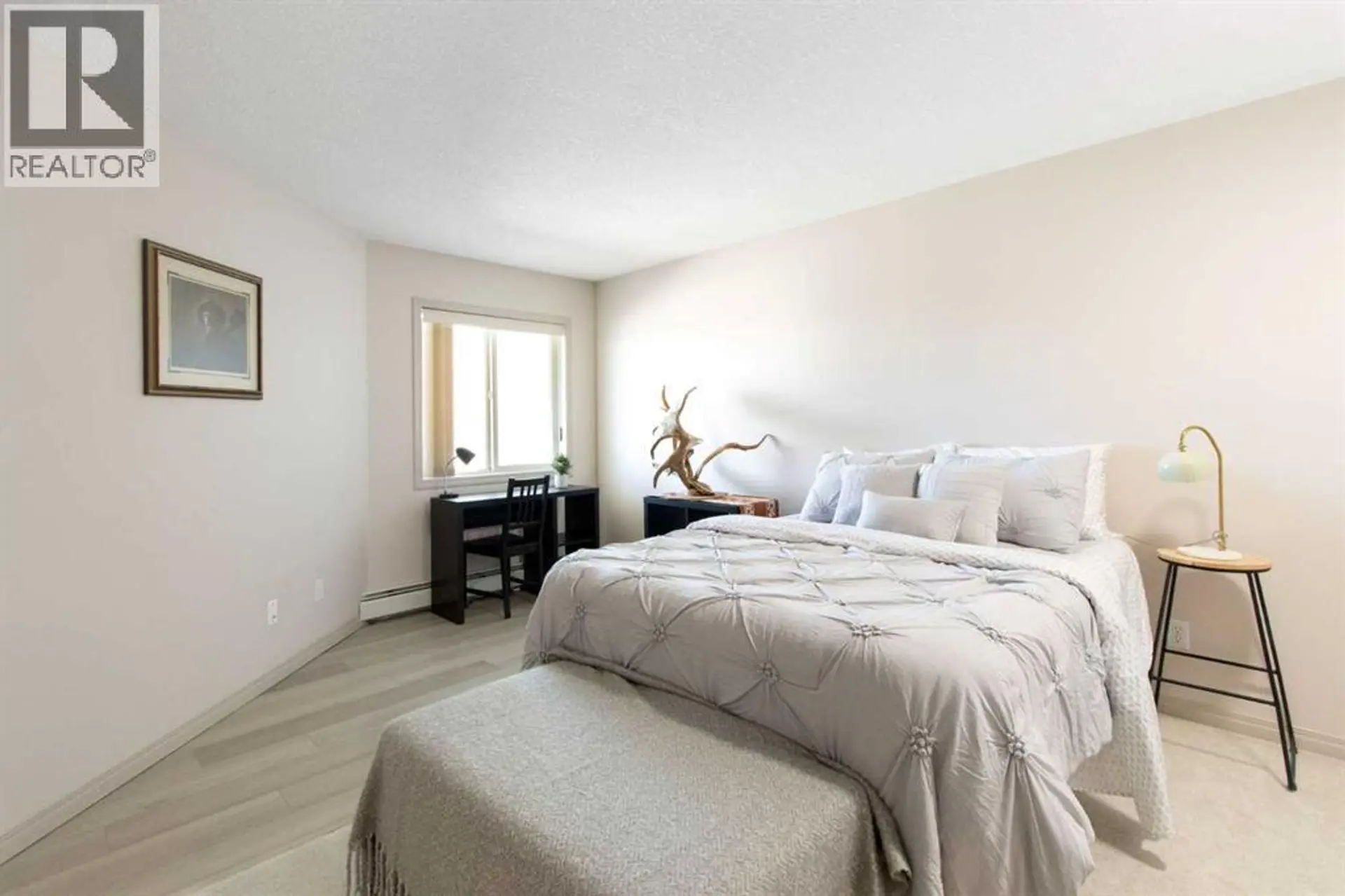 #210 3 Parklane Way - Image 9