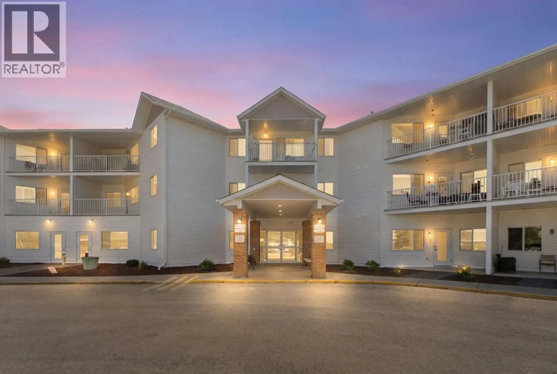 #210 3 Parklane Way - Image 1