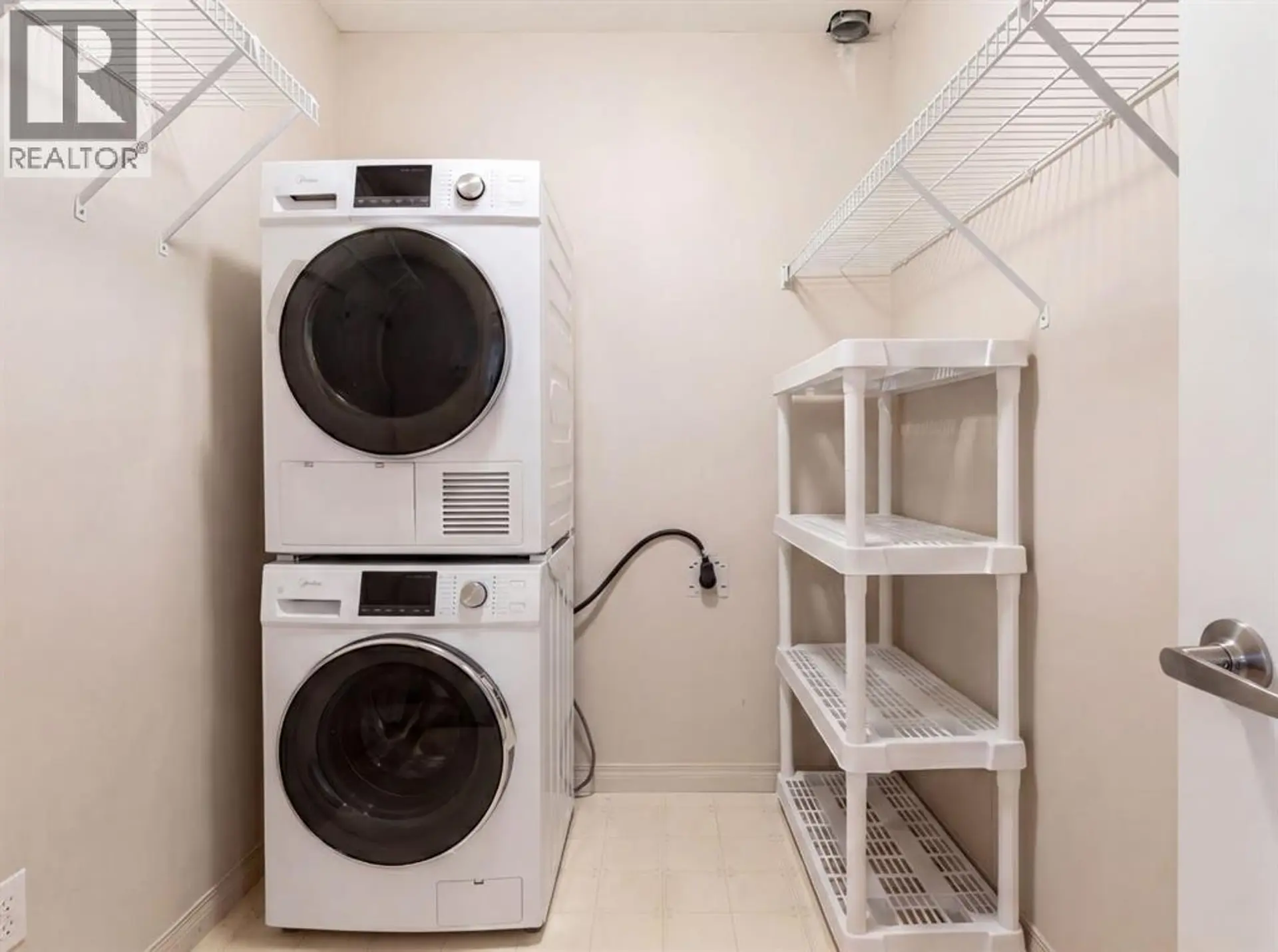 #210 3 Parklane Way - Image 12