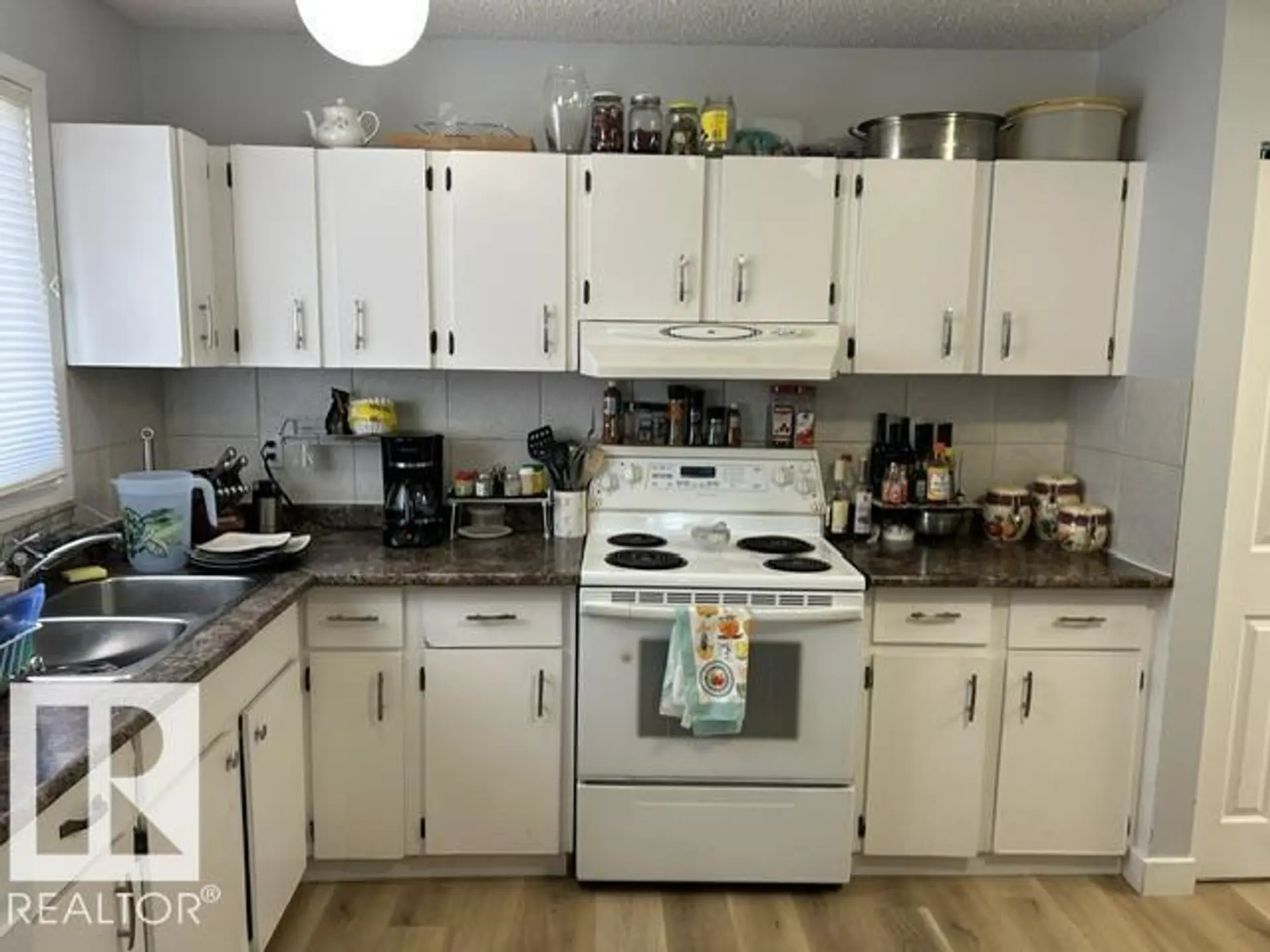 51 Mcleod PL NW - Image 2