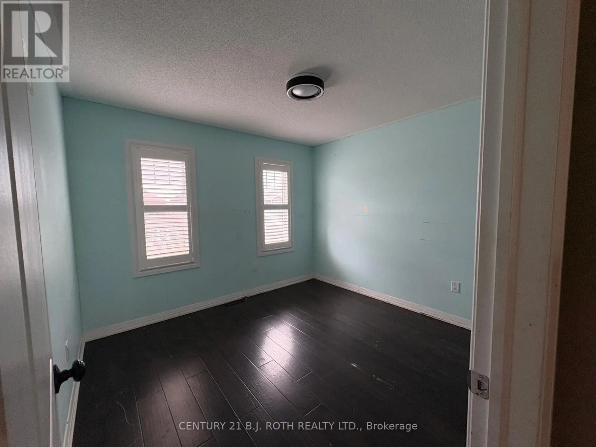 34 ALASKAN HEIGHTS - Image 10