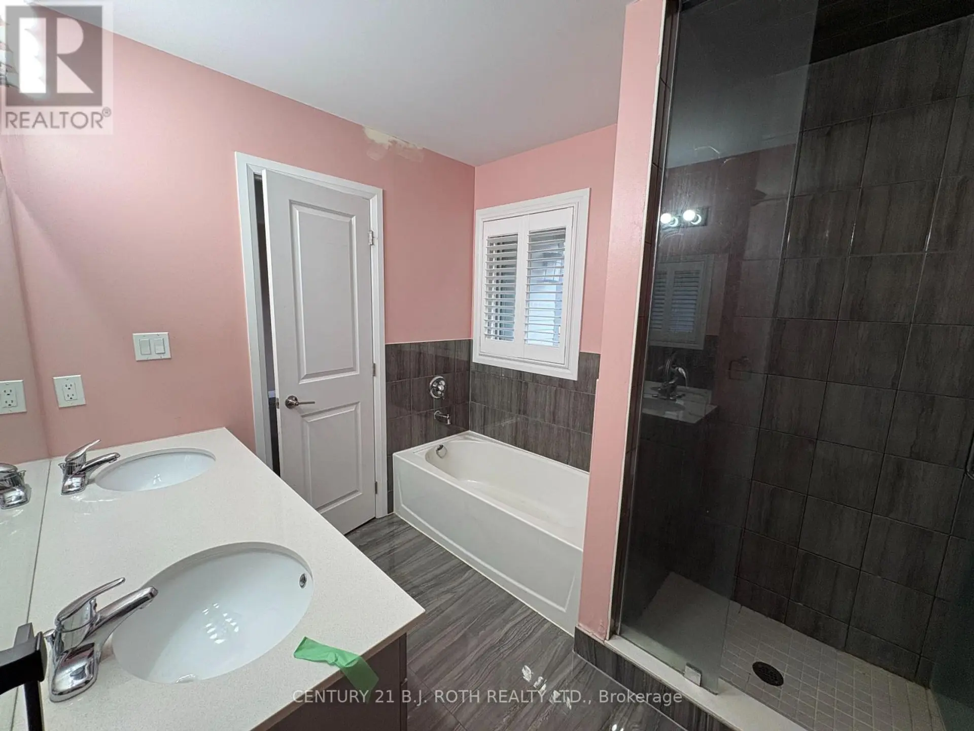 34 ALASKAN HEIGHTS - Image 16