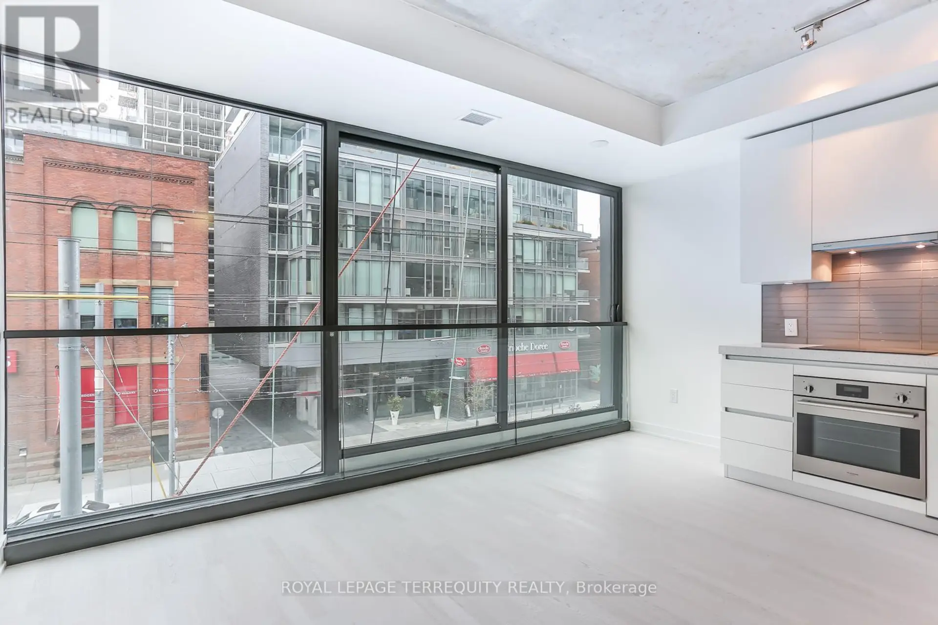 #215 629 KING STREET W - Image 9