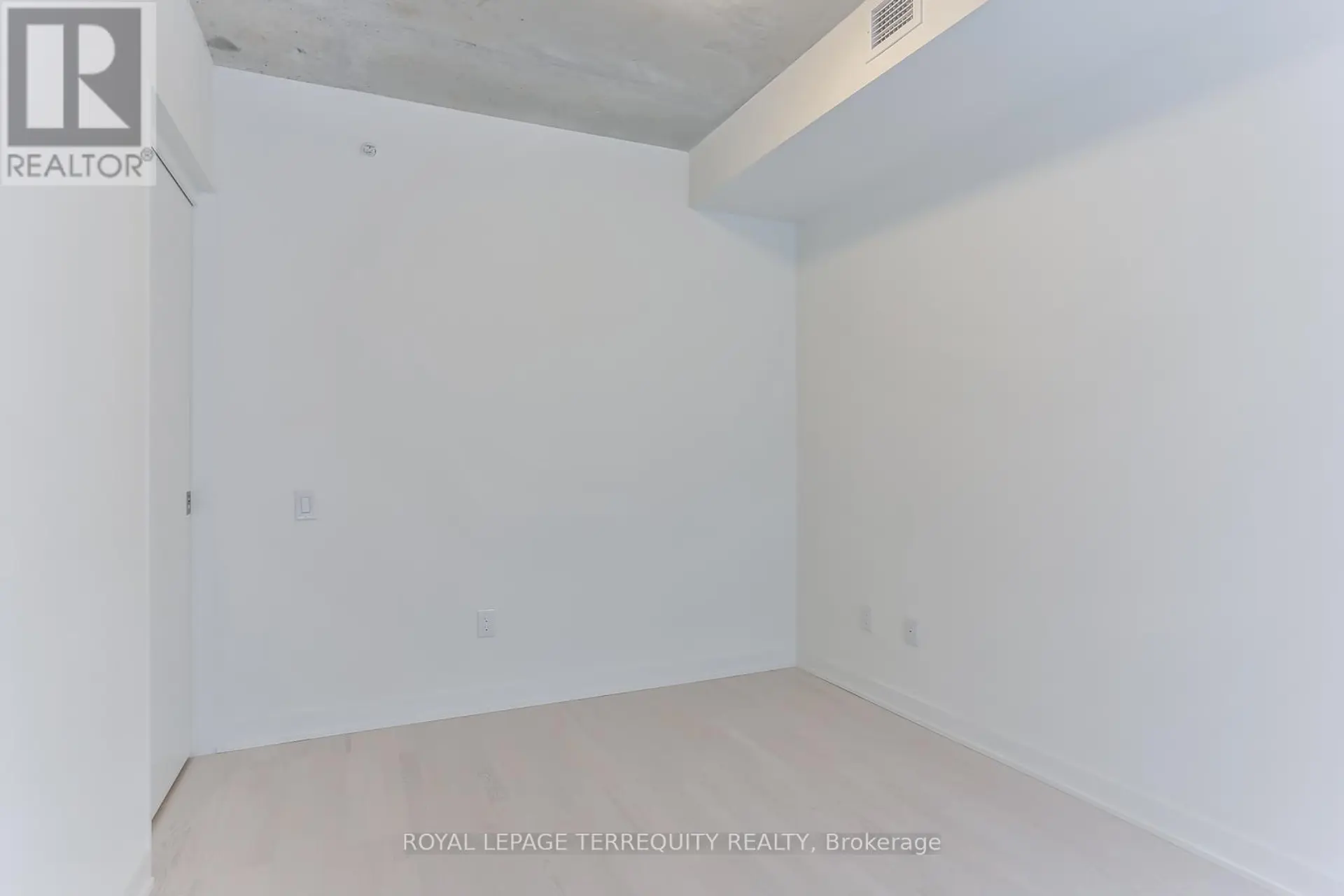 #215 629 KING STREET W - Image 11