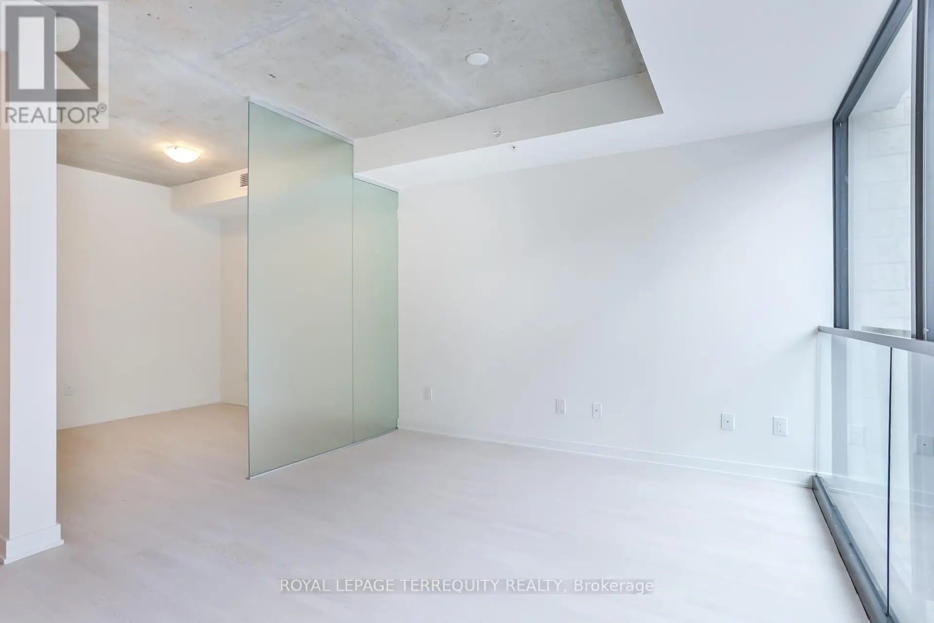 #215 629 KING STREET W - Image 10