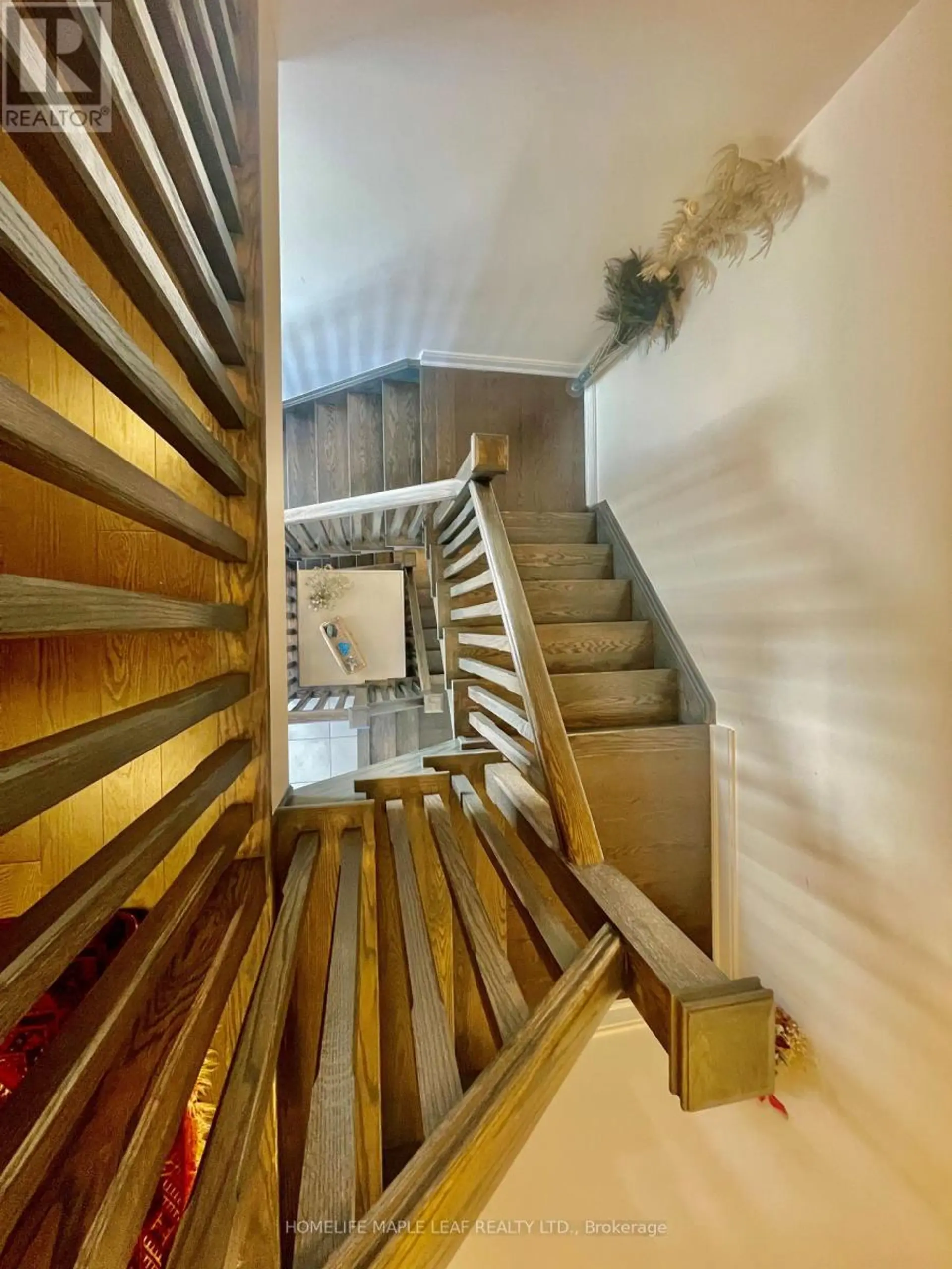 325 VETERANS DRIVE - Image 4
