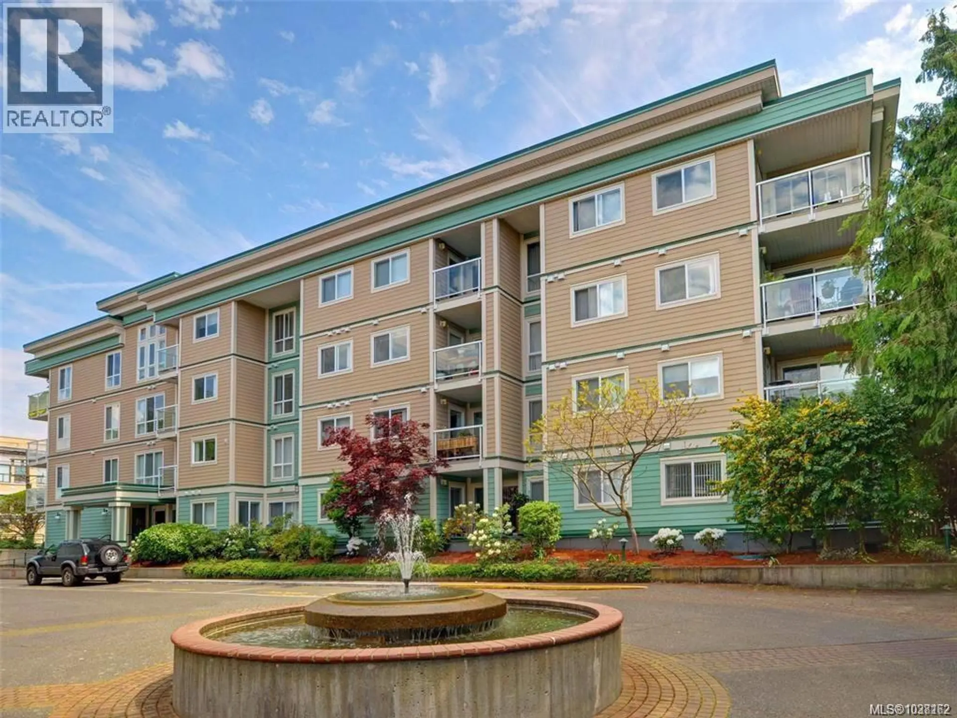 #104 689 Bay St - Image 1