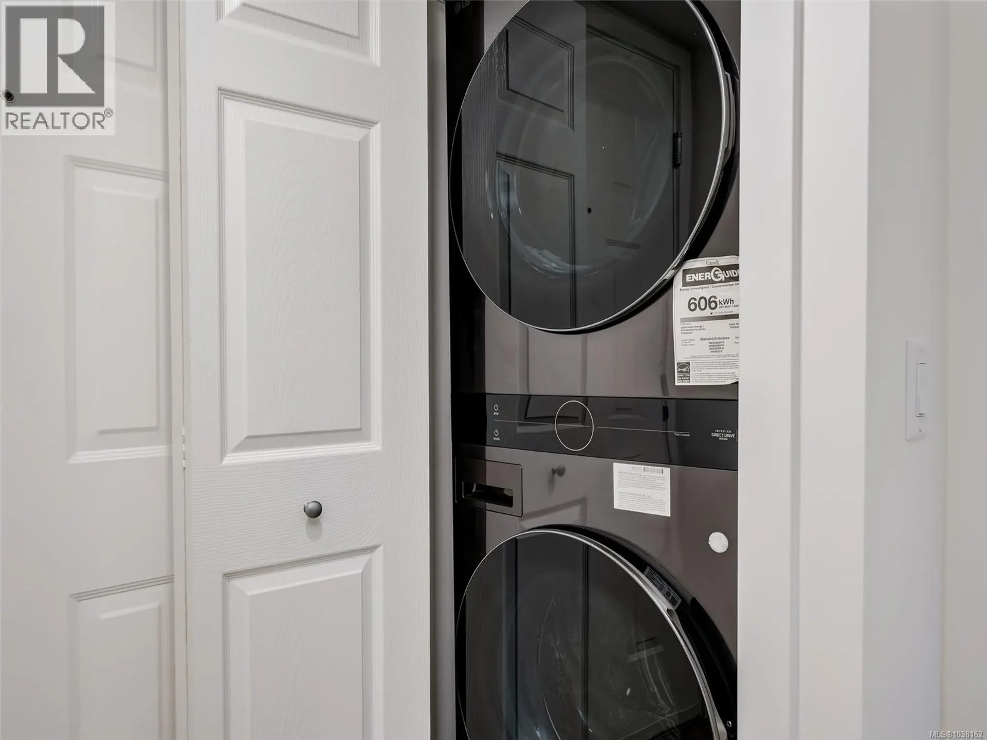 #104 689 Bay St - Image 9