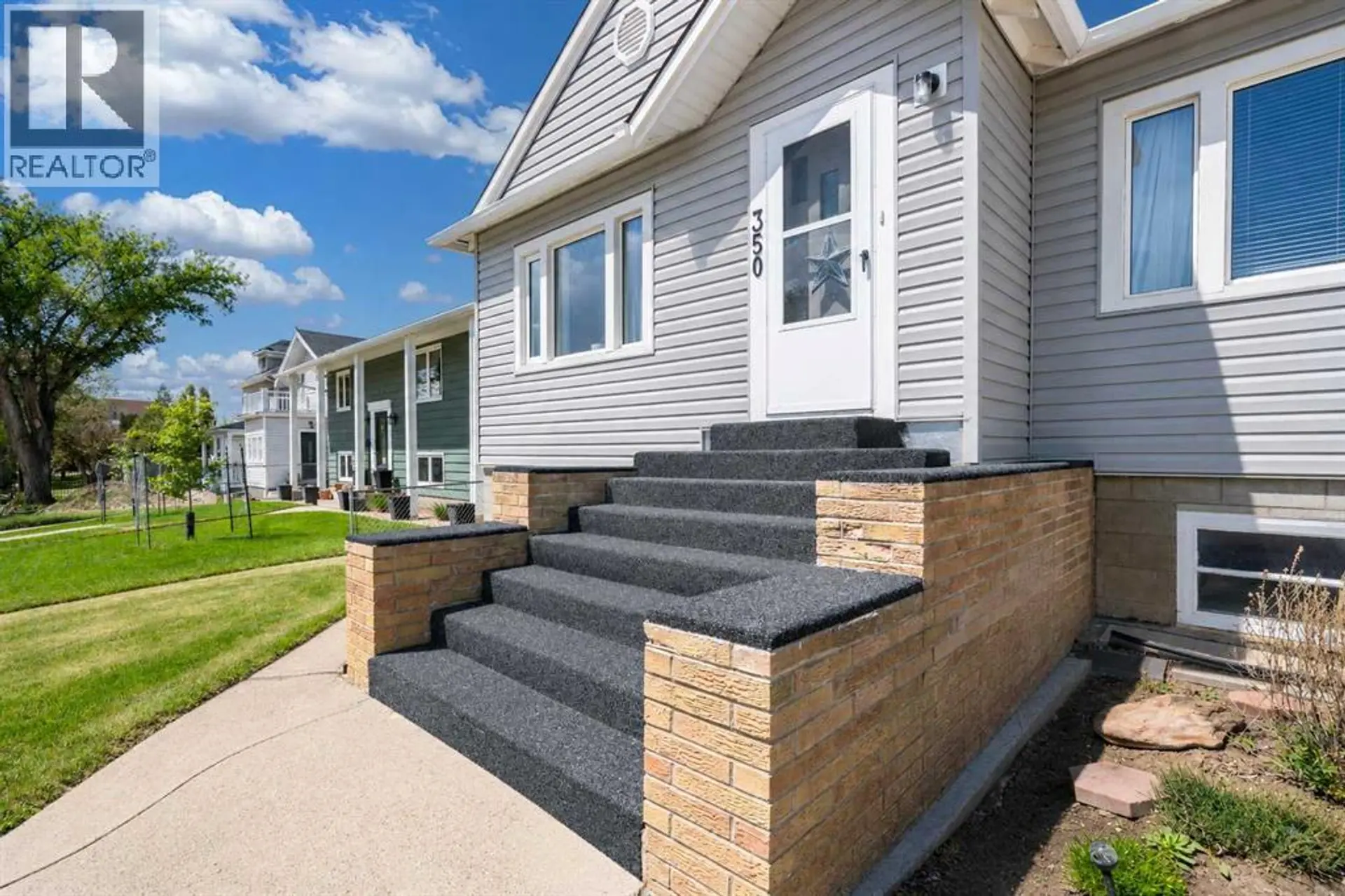 350 4 Street SW - Image 2