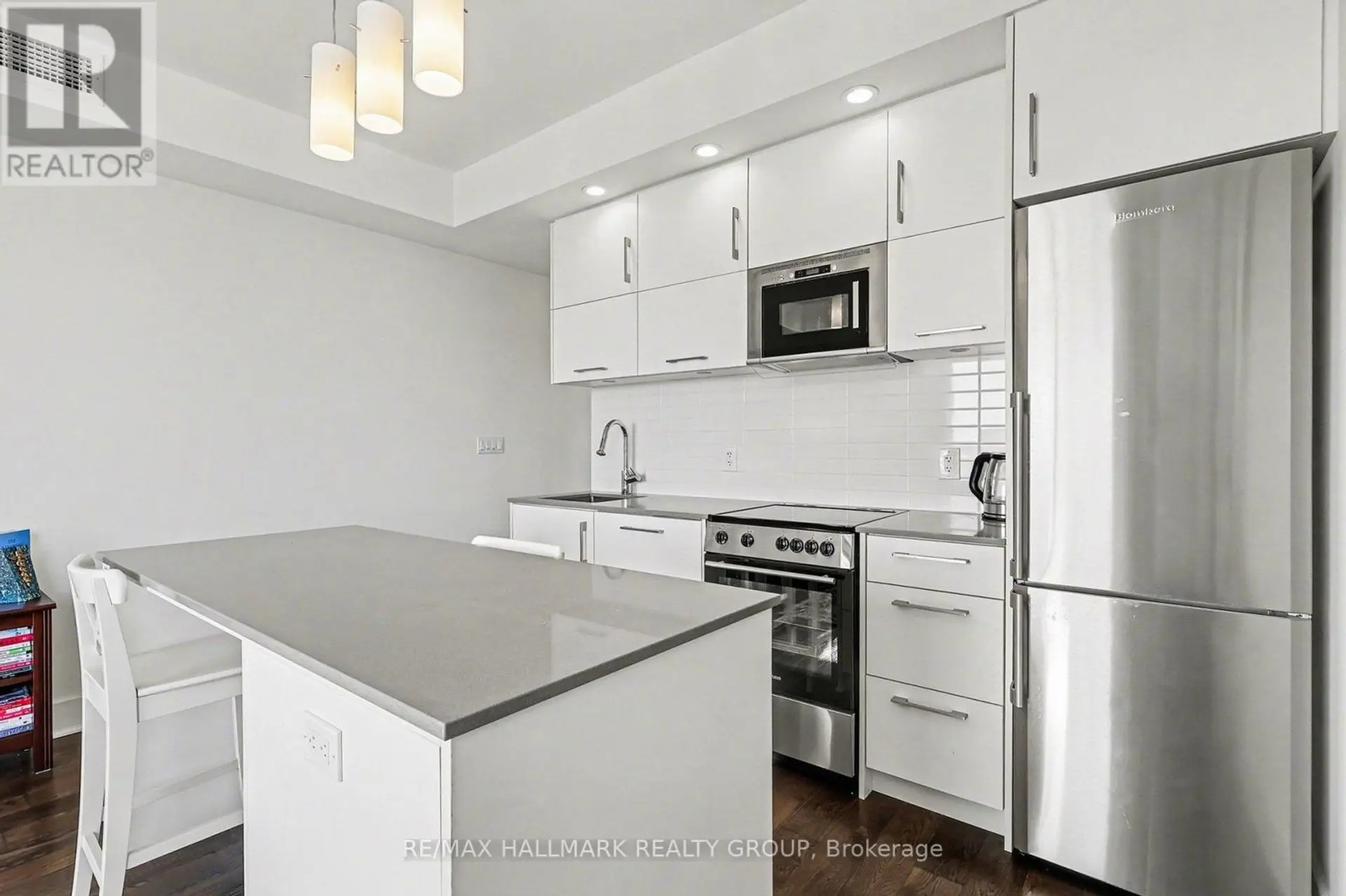 #1412 255 BAY STREET - Image 5