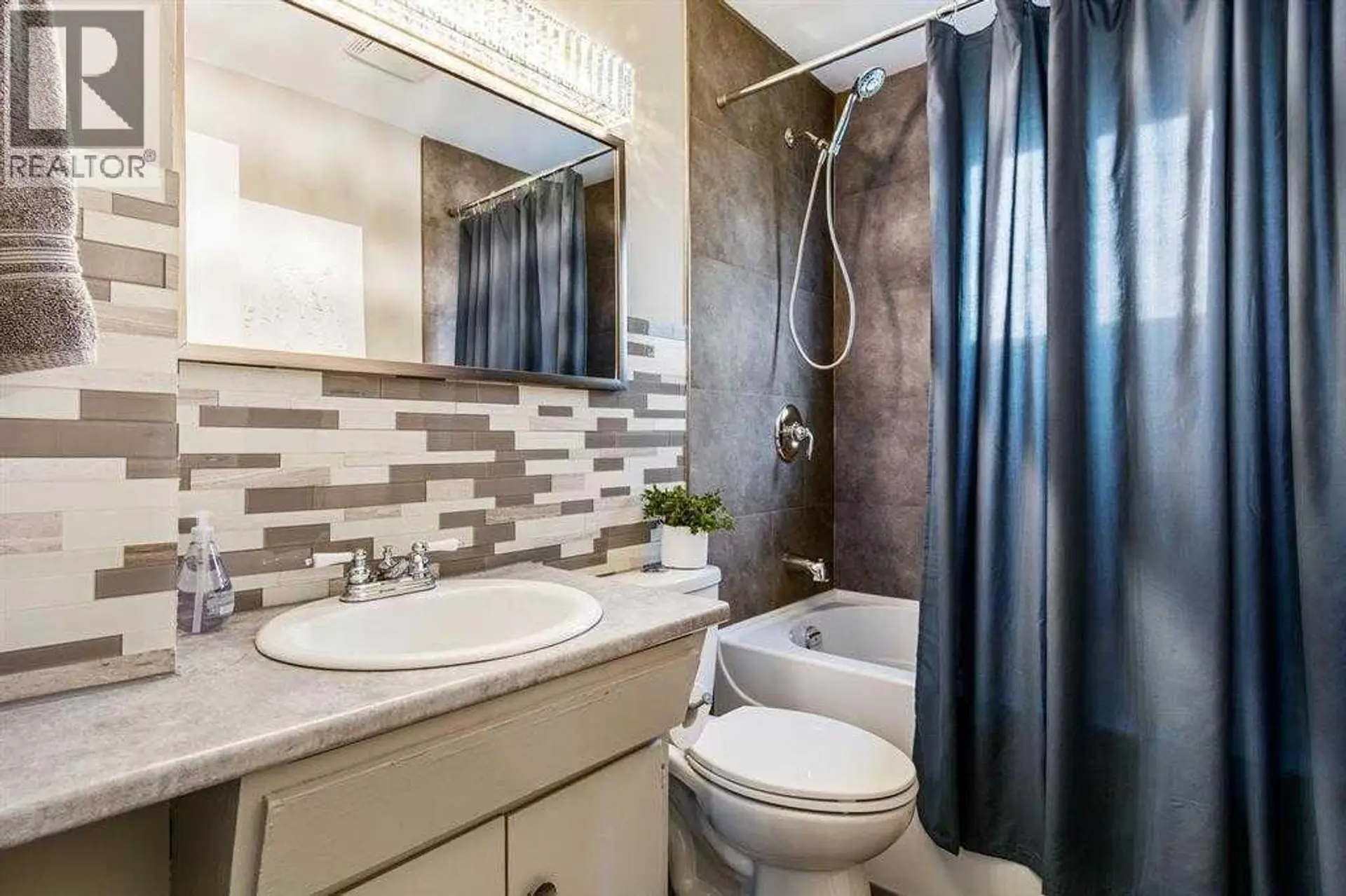 9304 106 Avenue - Image 15