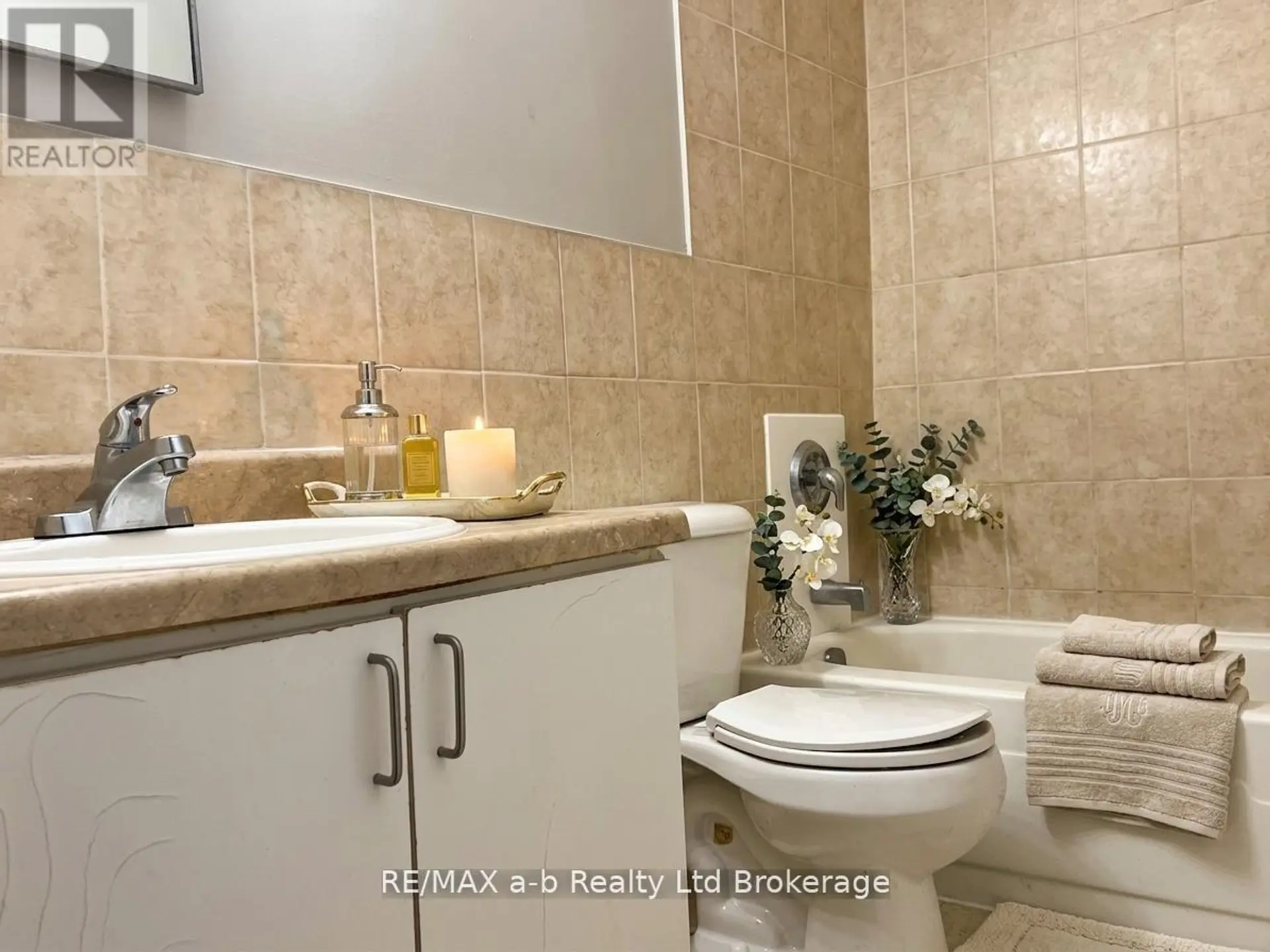 #501 583 MORNINGTON AVENUE - Image 4