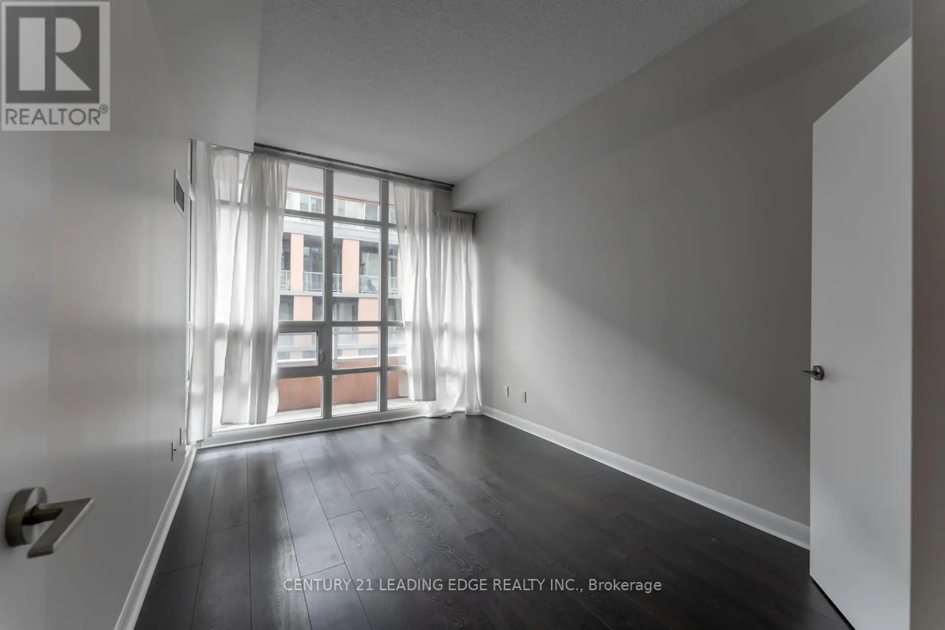 #517 15 BRUYERES MEWS - Image 9