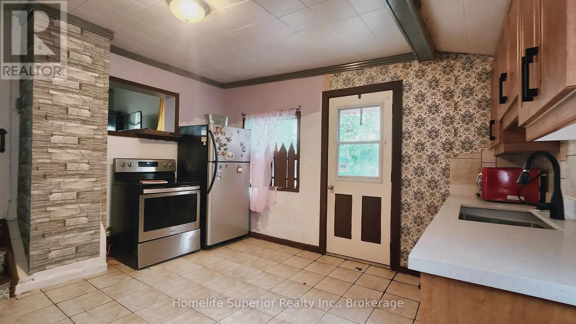199 FRONT STREET N - Image 3