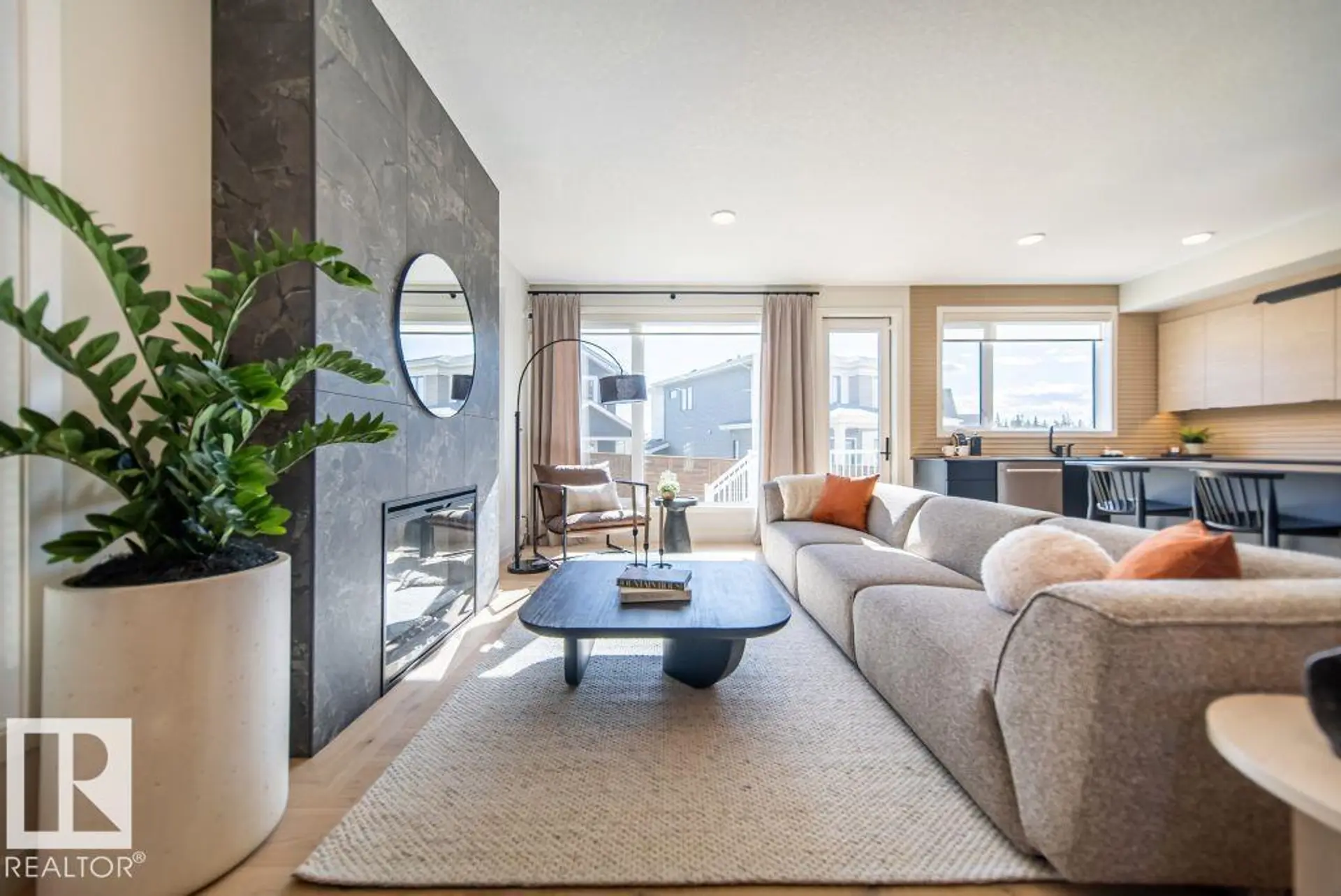 22 Devonshire DR S - Image 4