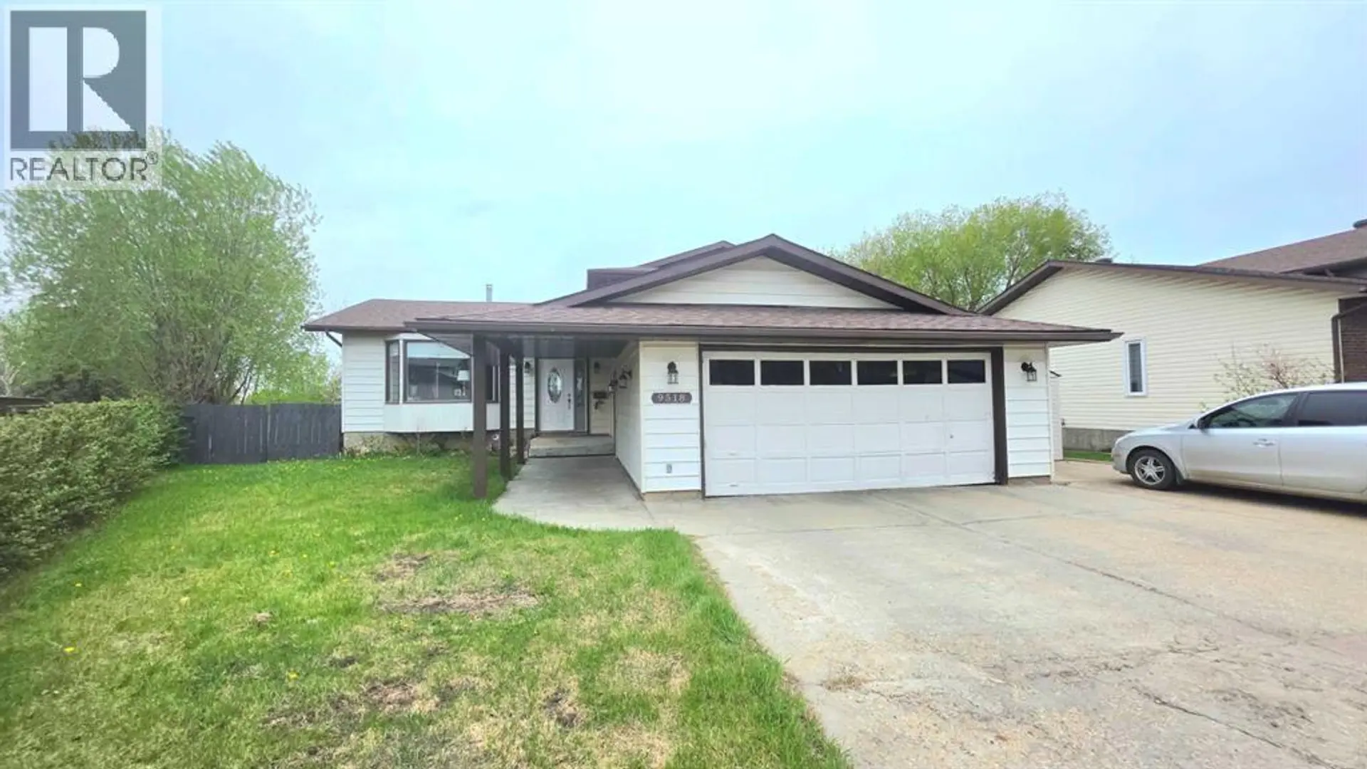 9518 125 Avenue - Image 1