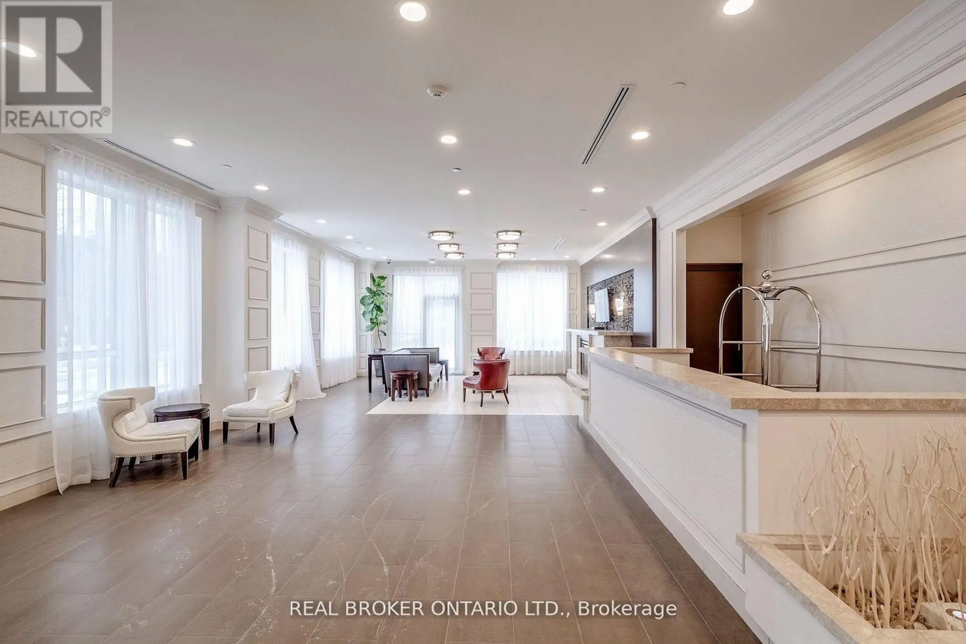 #225 35 SARANAC BOULEVARD - Image 2