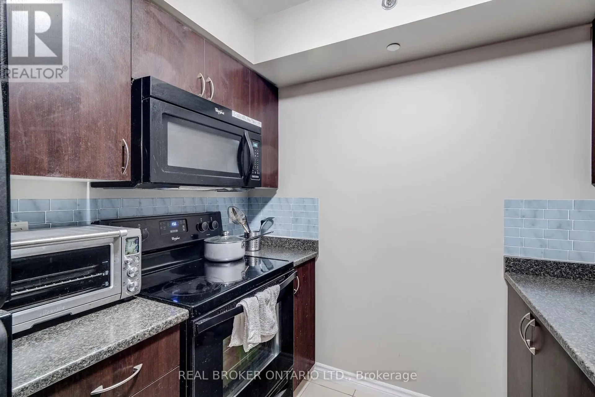 #225 35 SARANAC BOULEVARD - Image 7