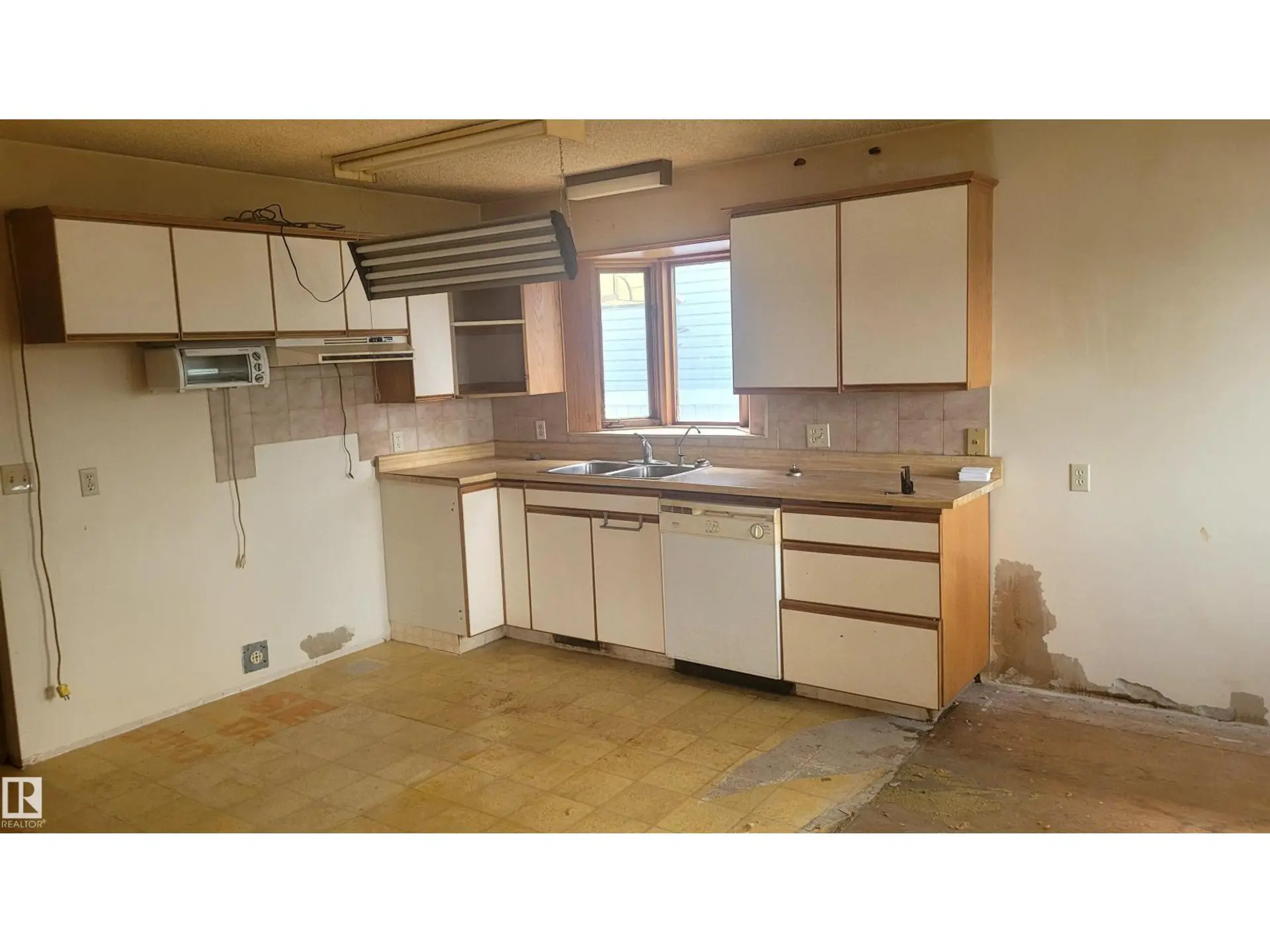 9921 162 ST NW - Image 8