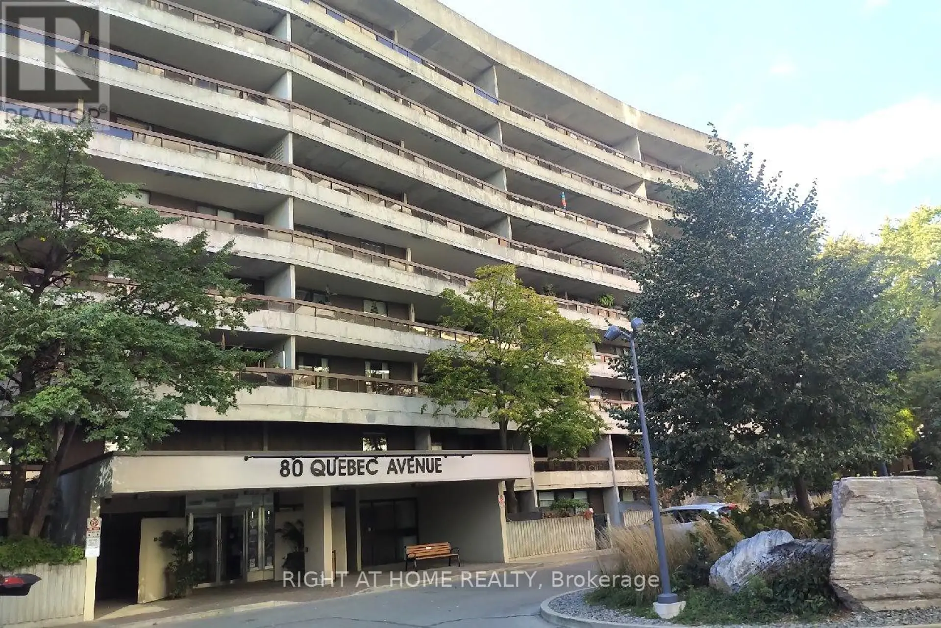 #607 80 QUEBEC AVENUE - Image 1