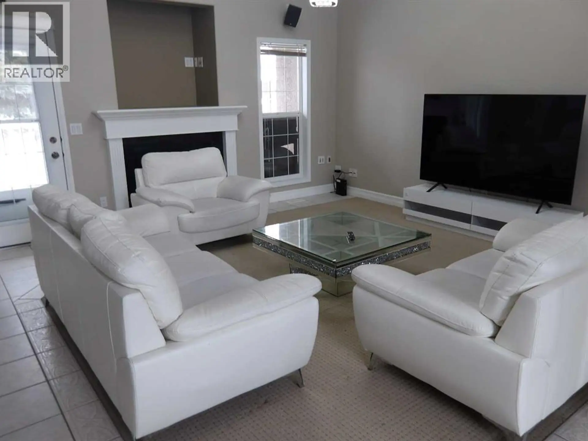 39 ASHLEY Close - Image 3