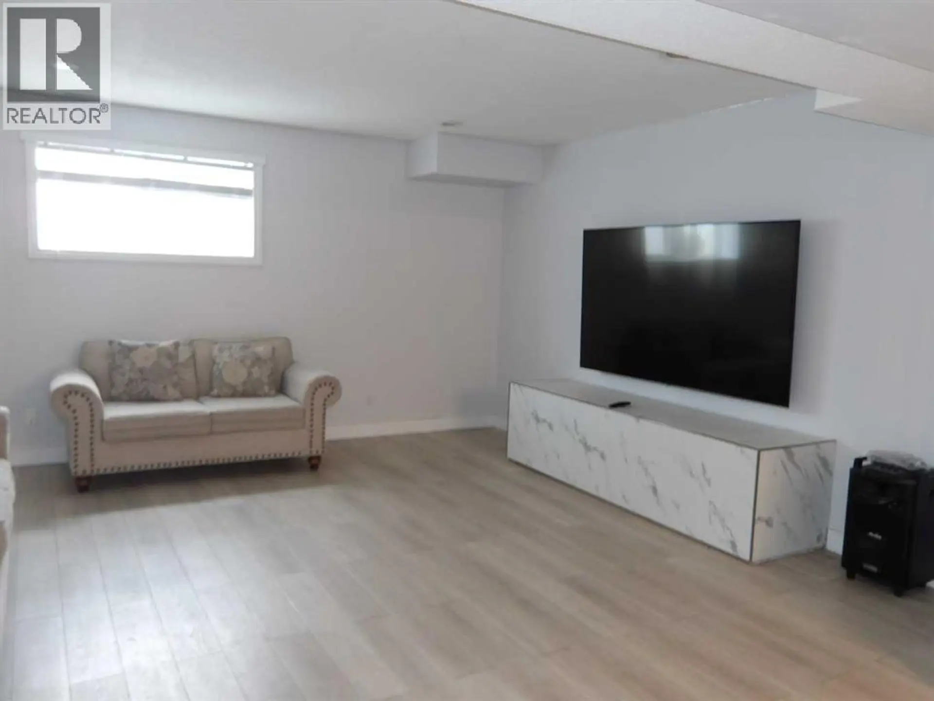 39 ASHLEY Close - Image 13
