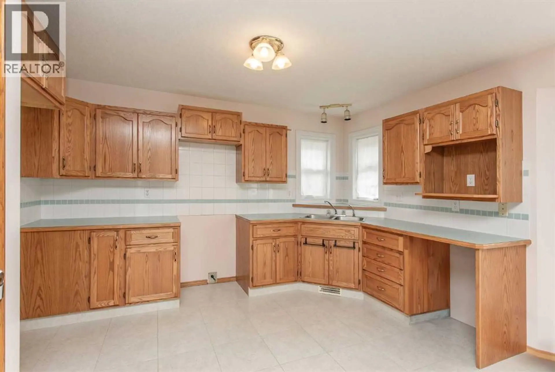 14 Lincoln Park - Image 3