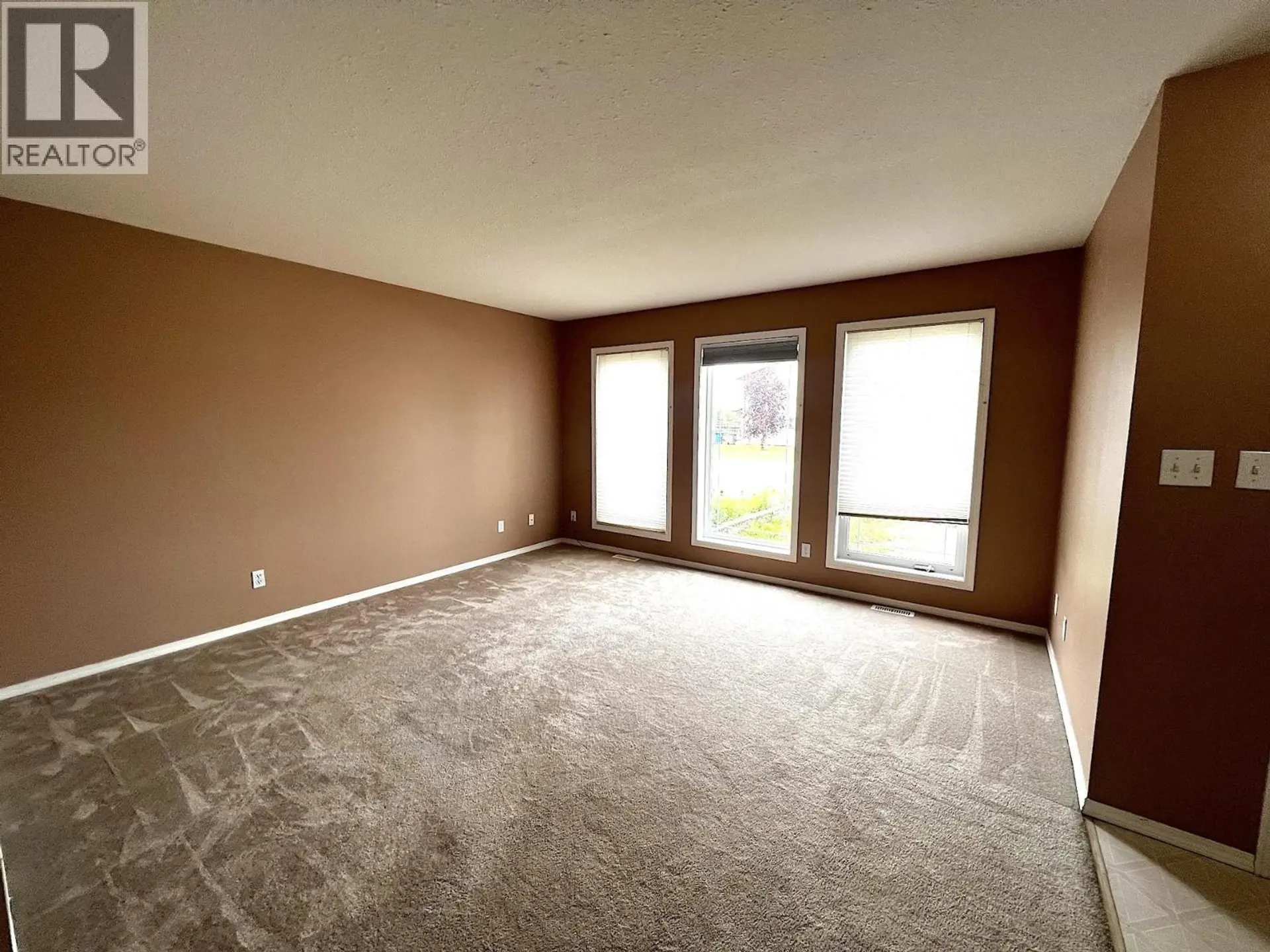 8723-8725 79A STREET - Image 4