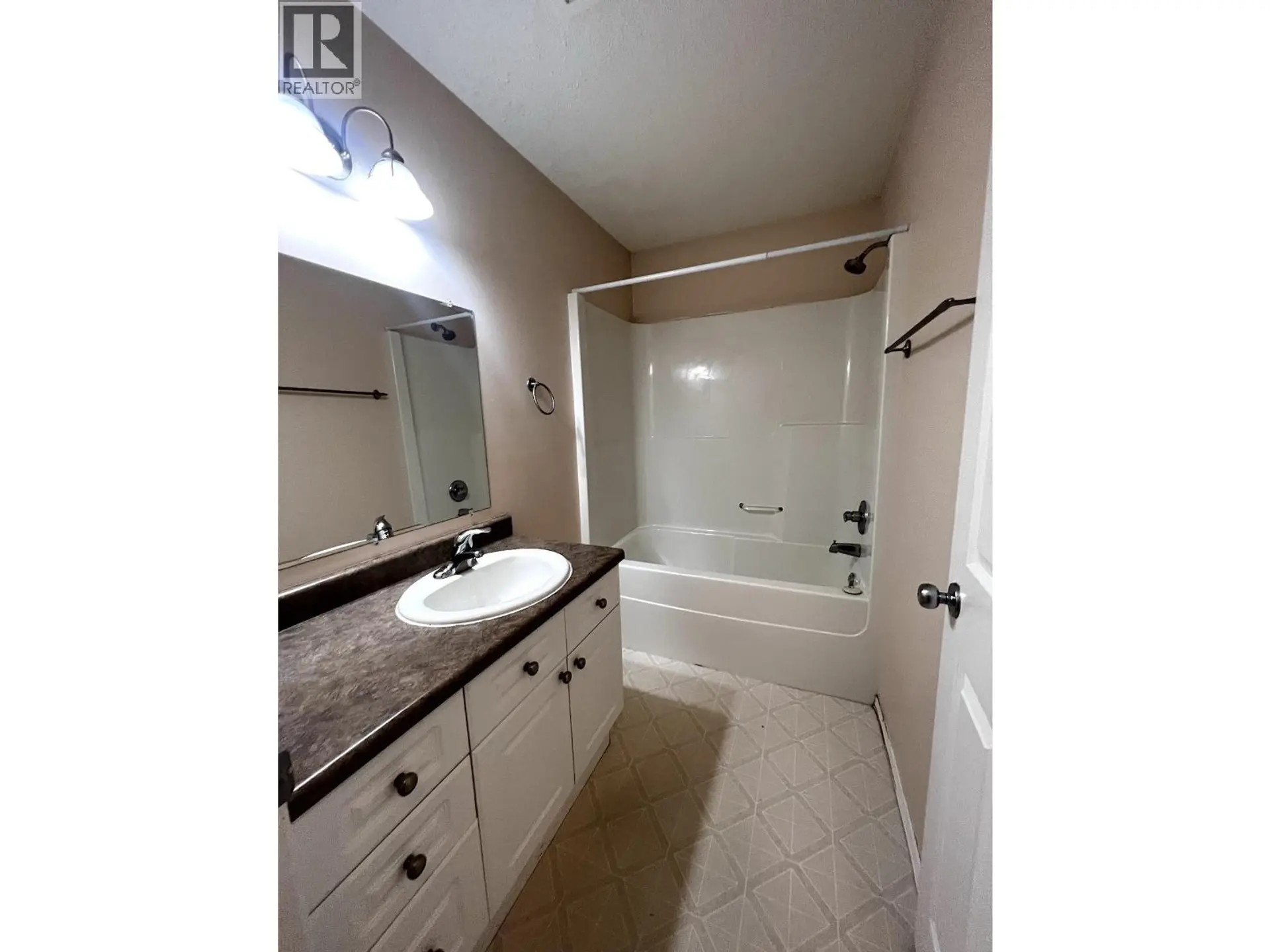 8723-8725 79A STREET - Image 8