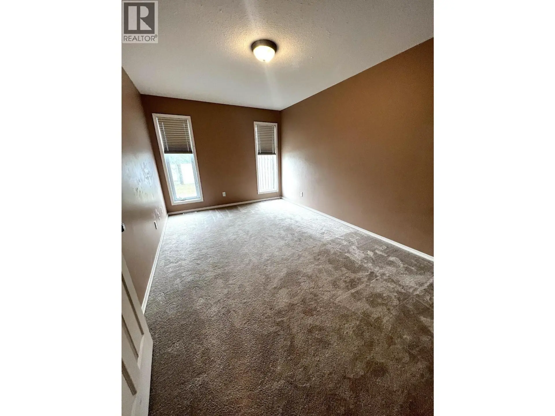 8723-8725 79A STREET - Image 9