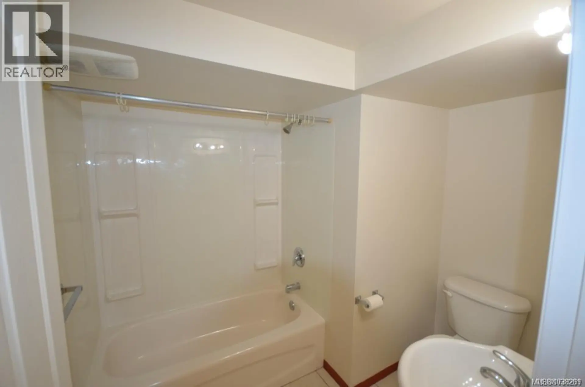 450-452 Craigflower Rd - Image 11