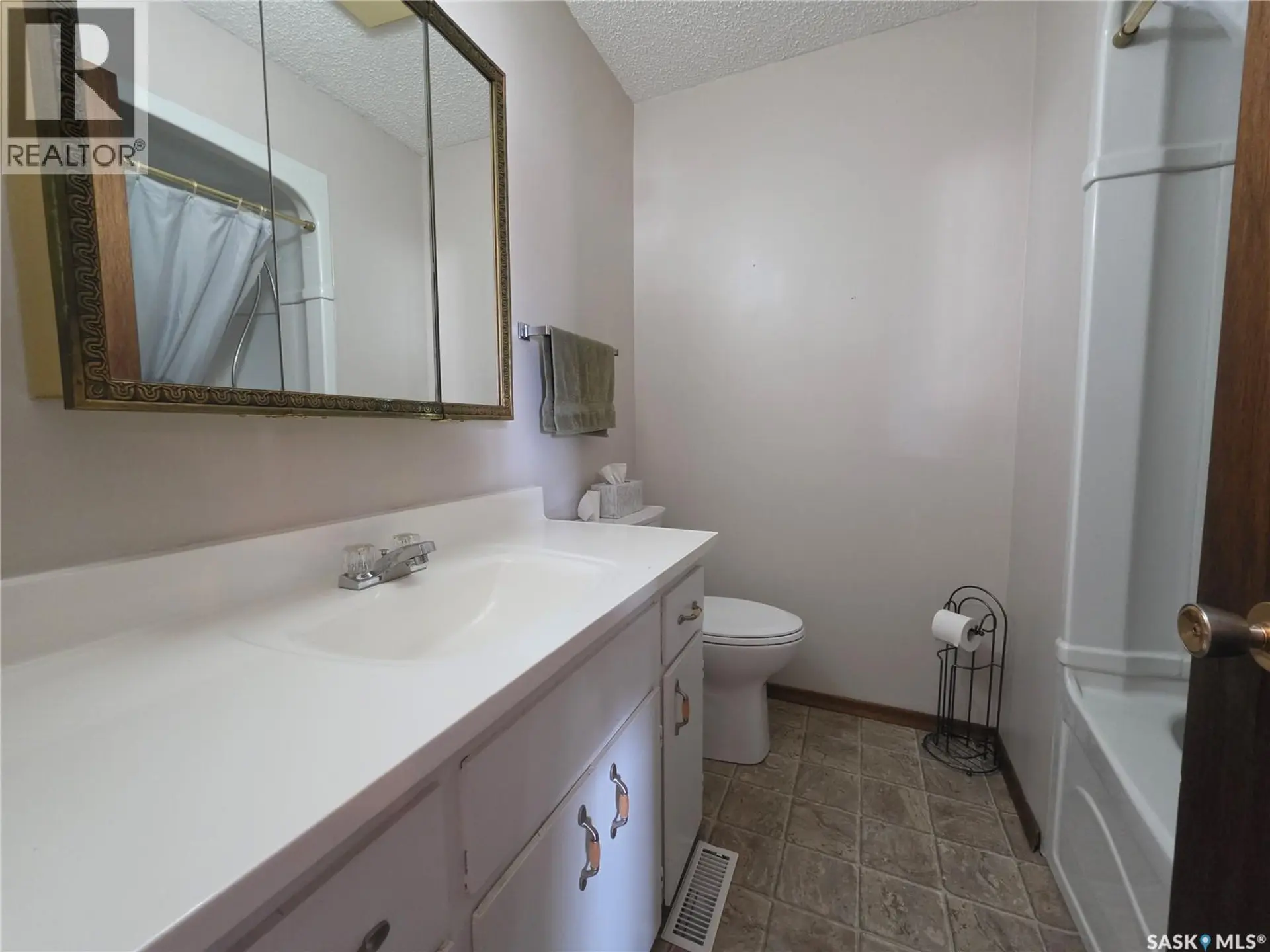 613 2nd STREET W - Image 11