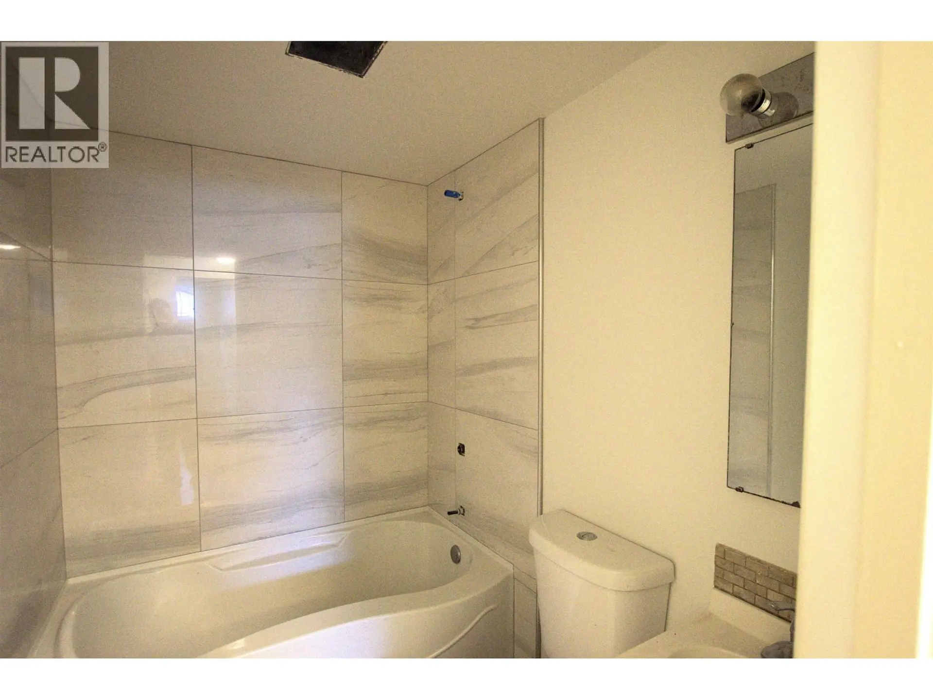 2110 OAK STREET - Image 13