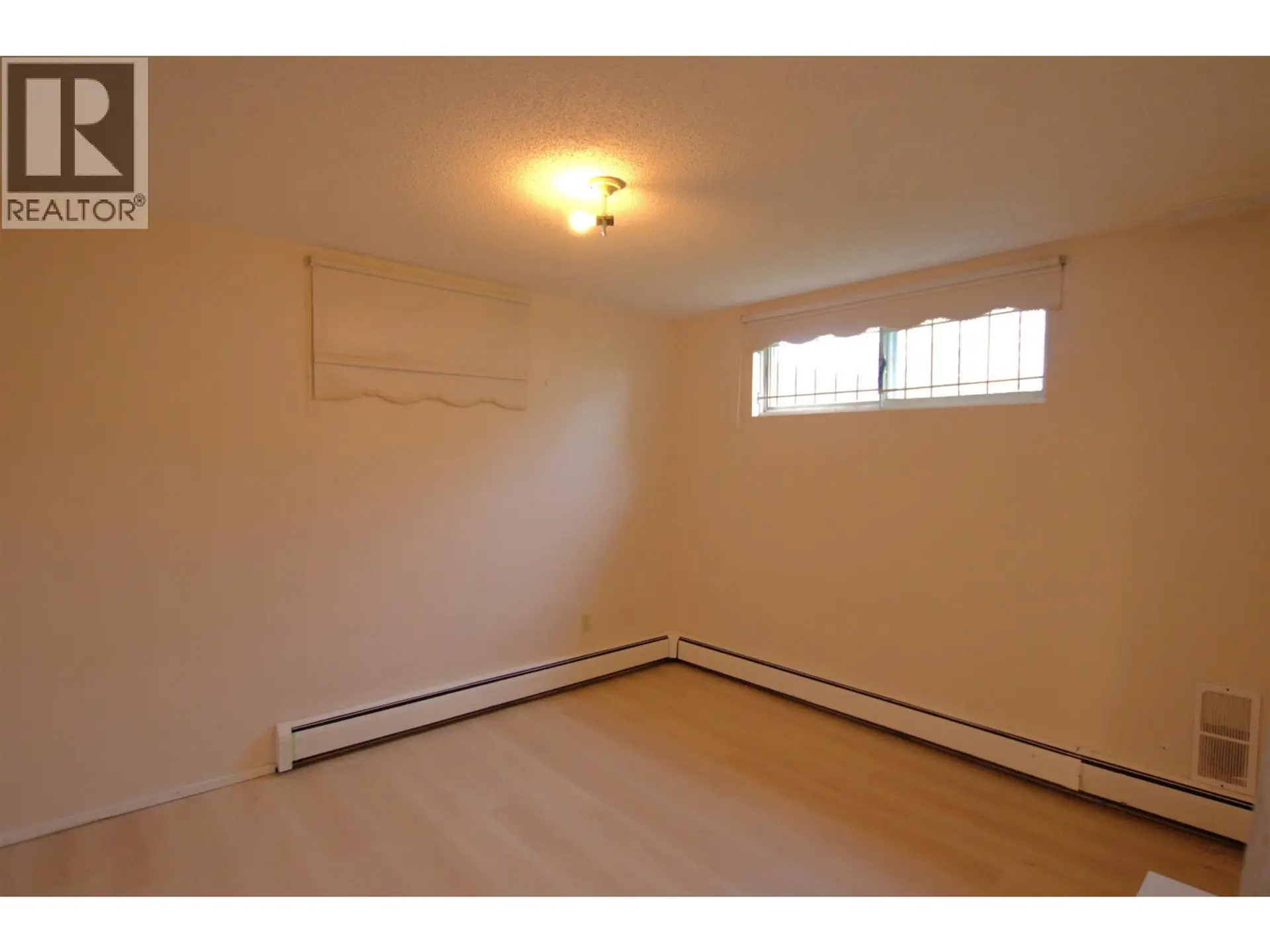 2110 OAK STREET - Image 14
