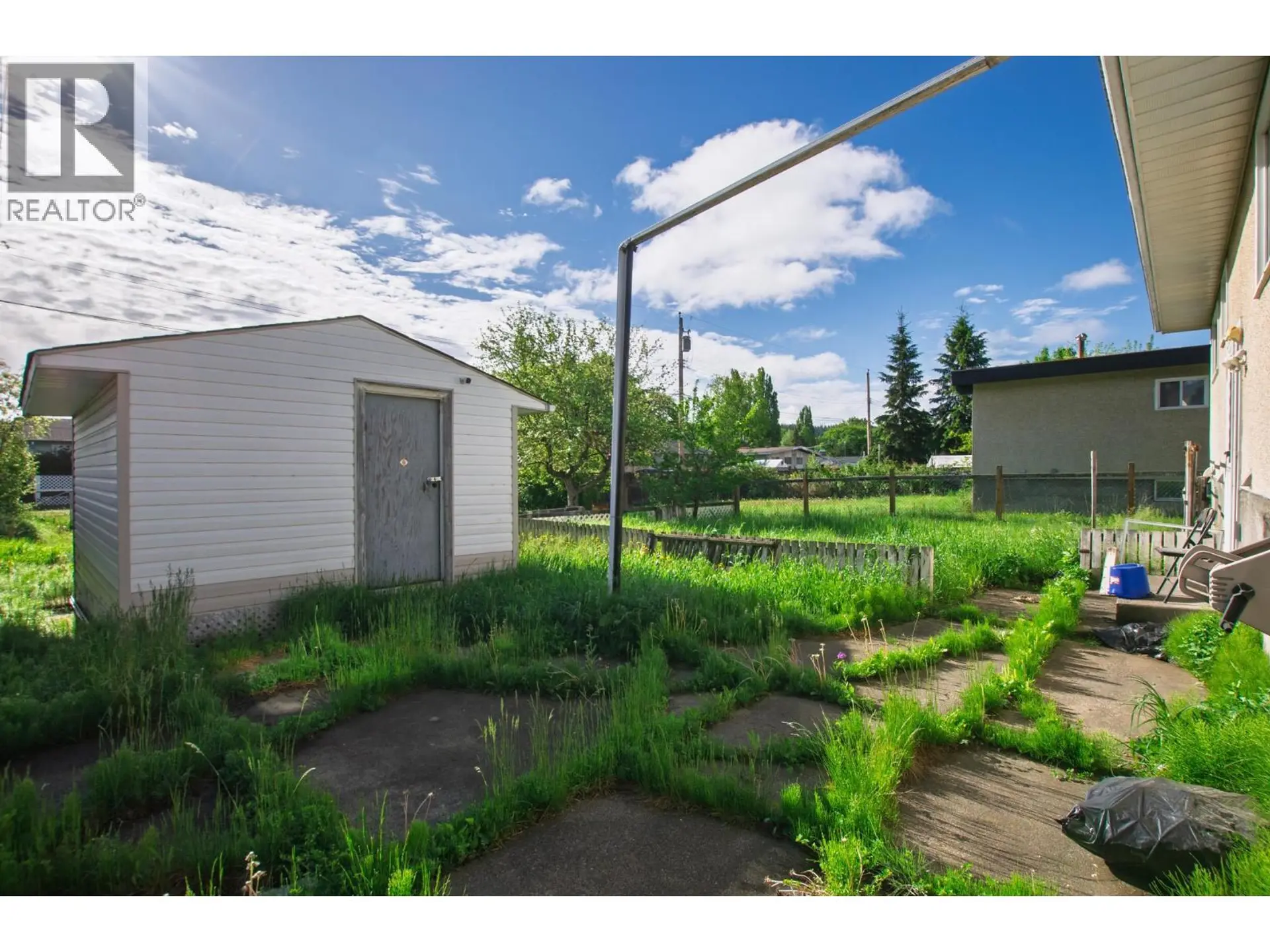 2110 OAK STREET - Image 16