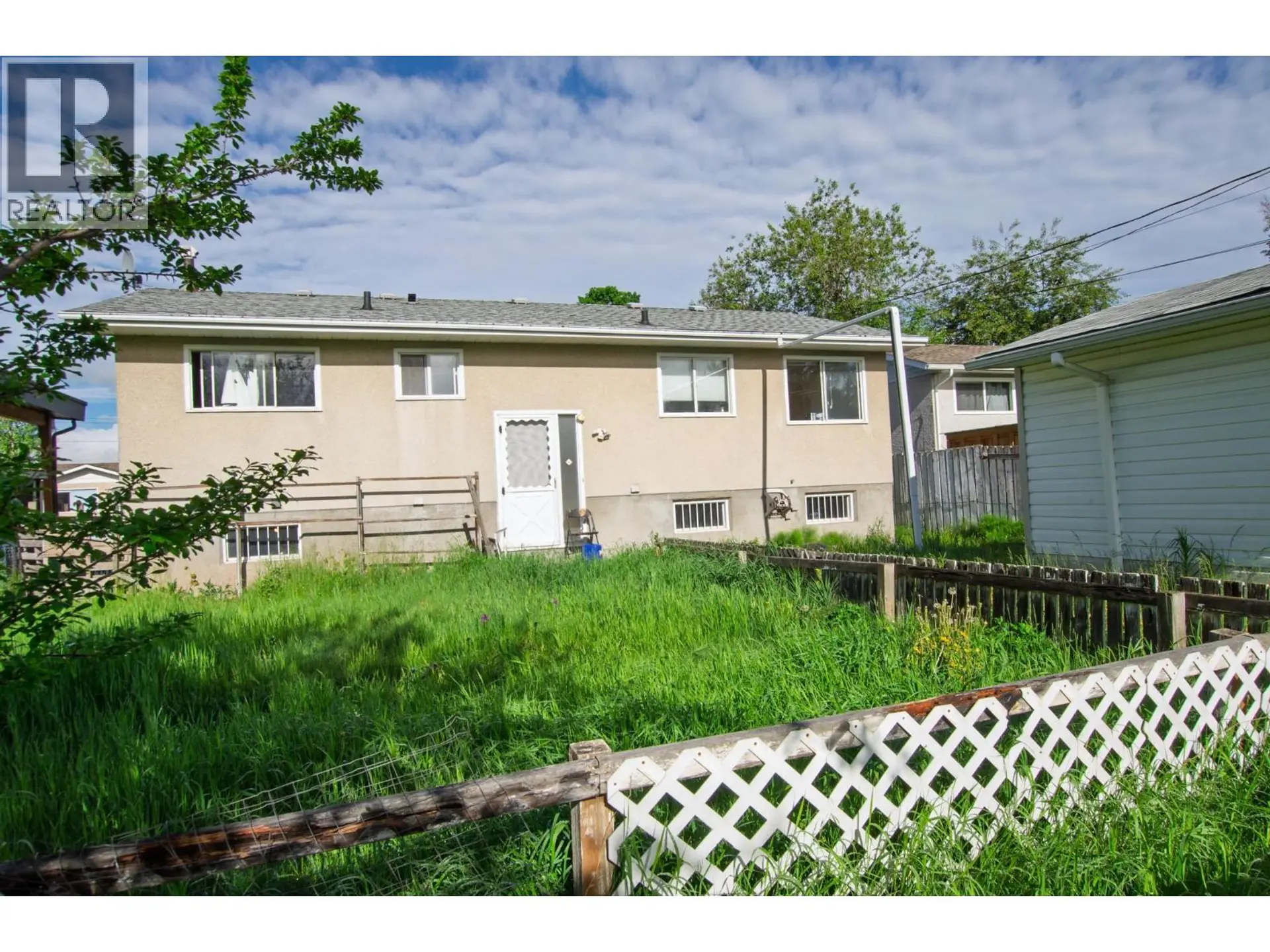 2110 OAK STREET - Image 18