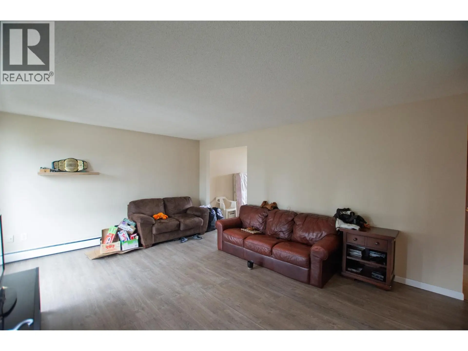 2110 OAK STREET - Image 2